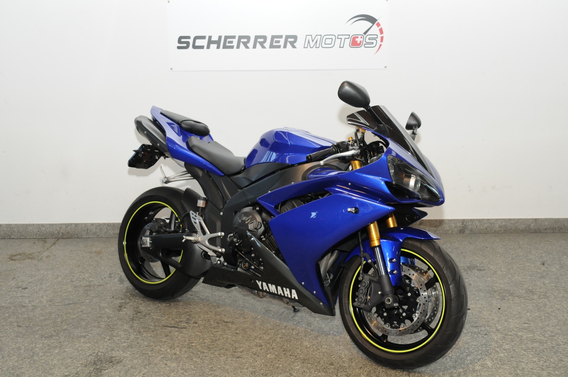 YAMAHA YZF-R1-showroom-element-1