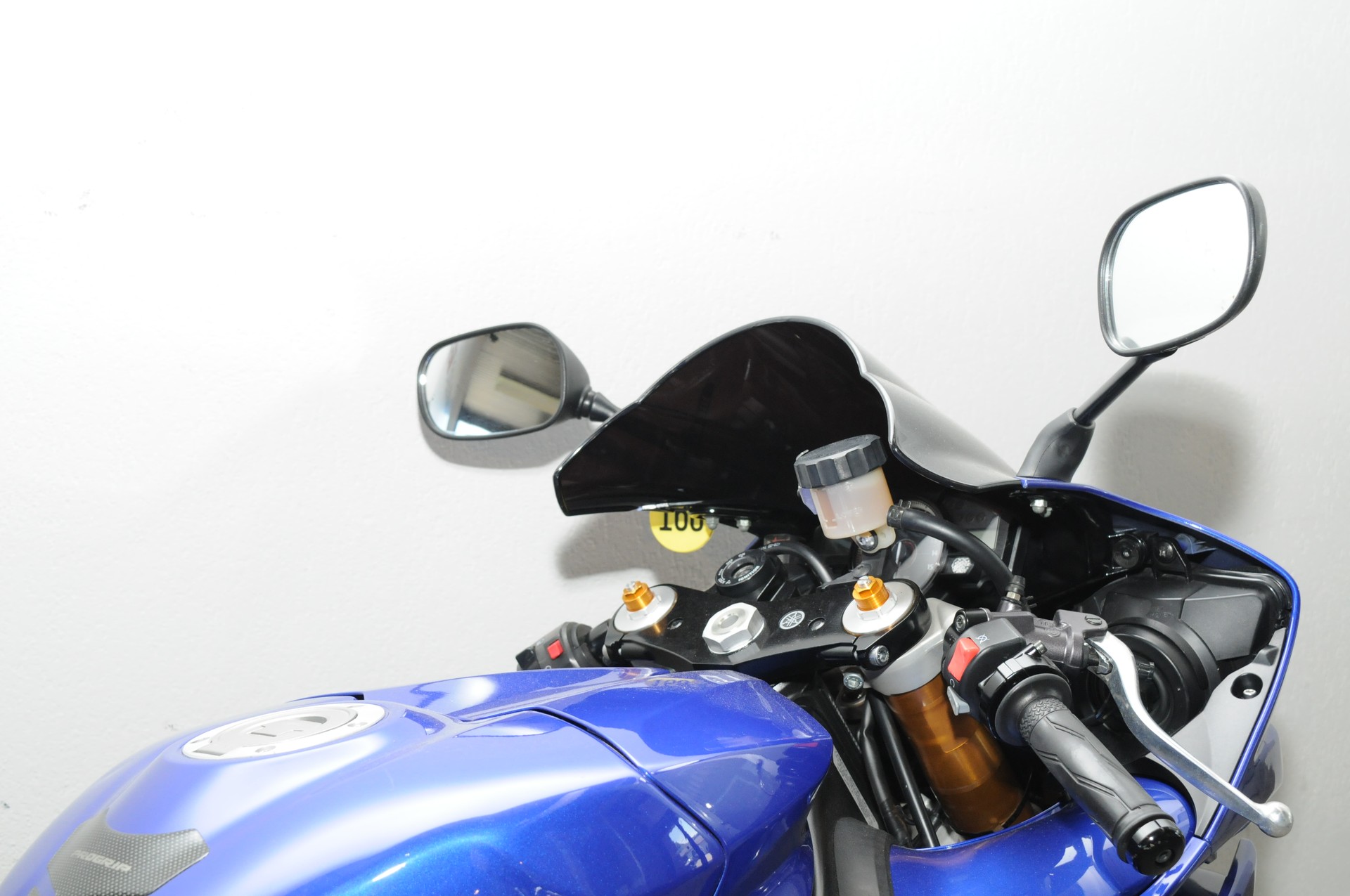 YAMAHA YZF-R1-showroom-element-3