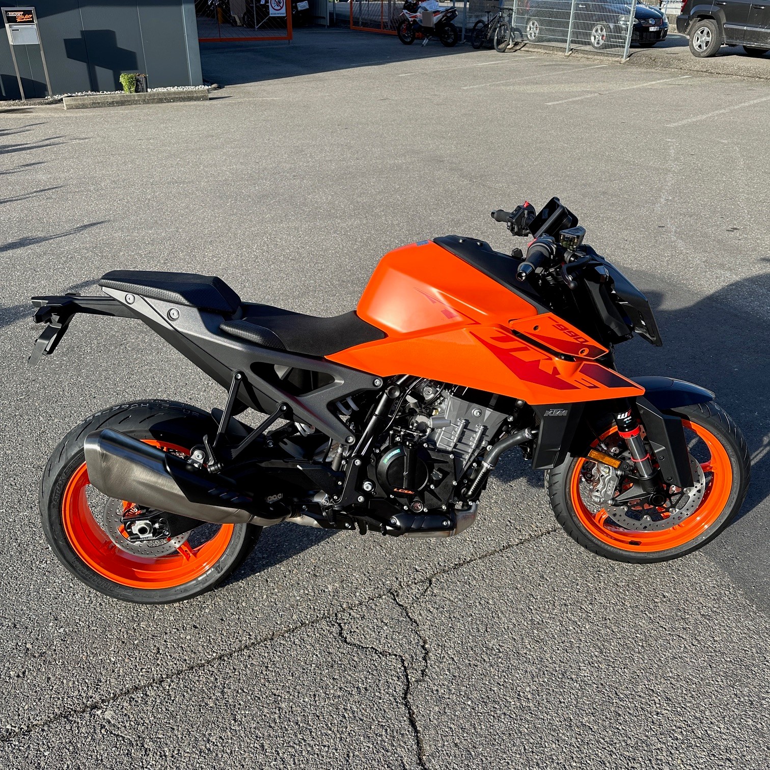 KTM 990 Duke-showroom-element-1