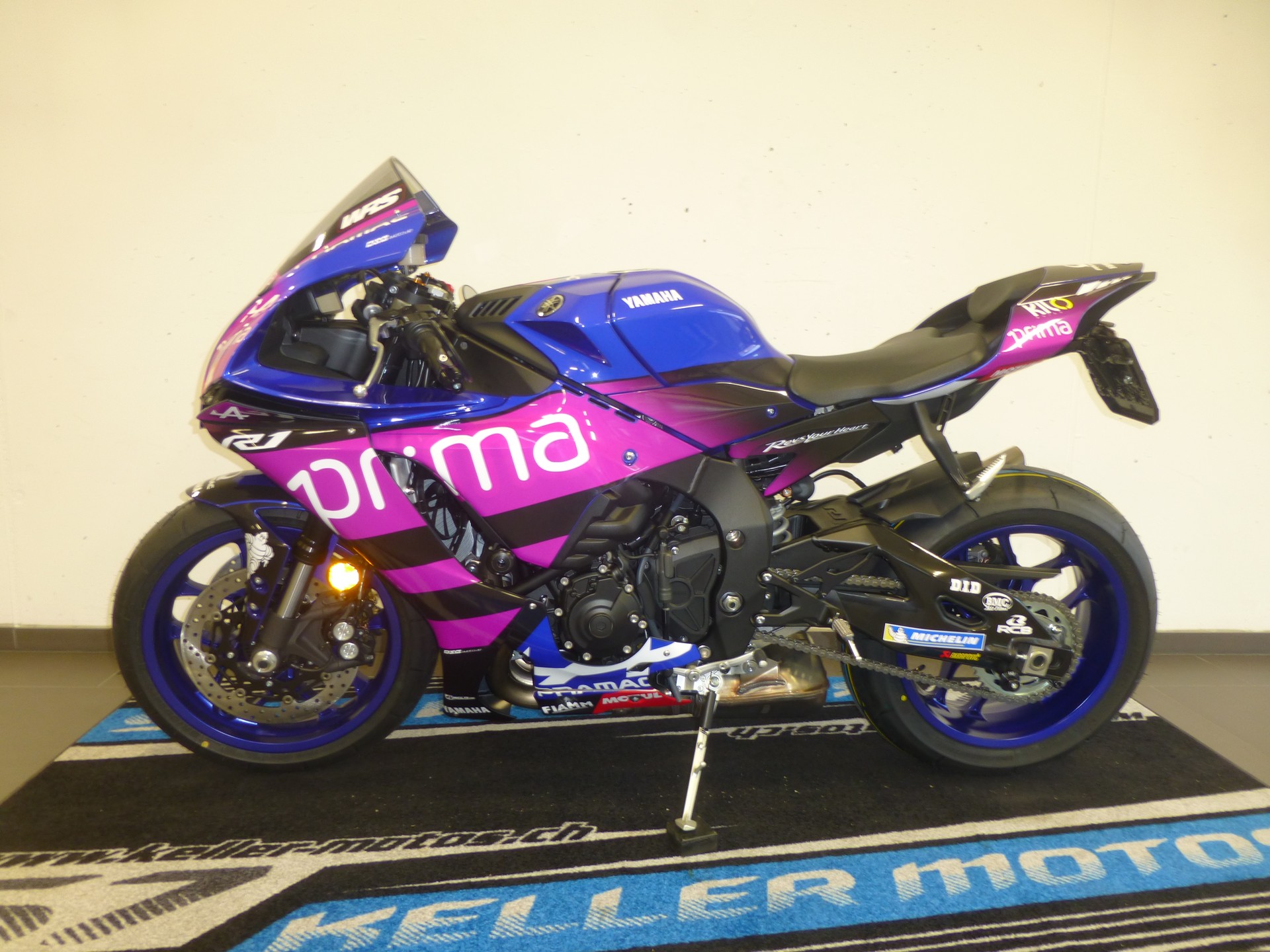 YAMAHA YZF-R1 ABS-showroom-element-2