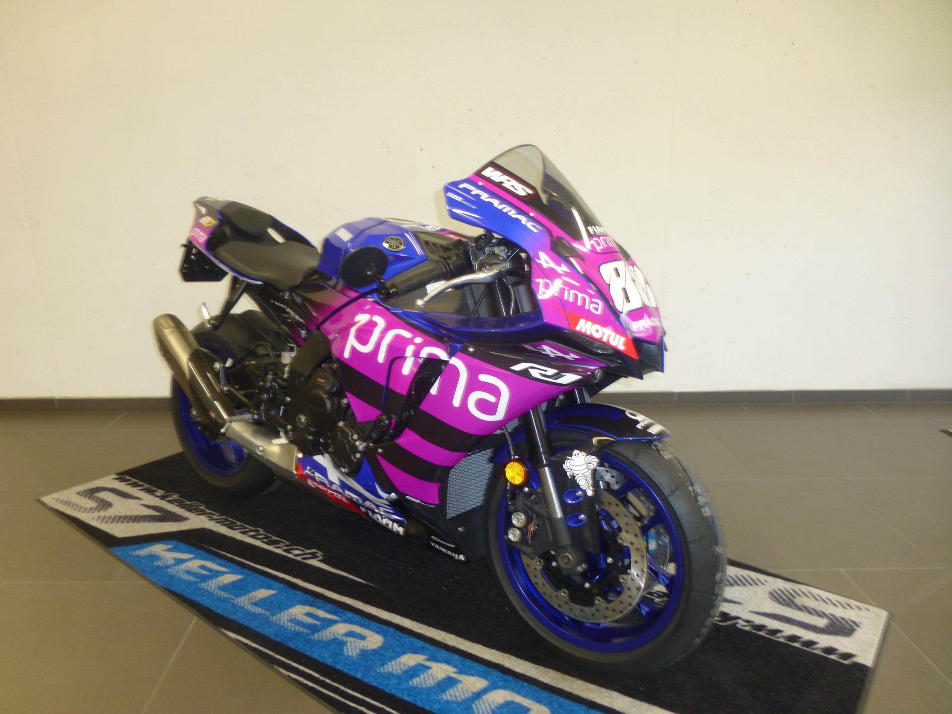 YAMAHA YZF-R1 ABS-showroom-element-3
