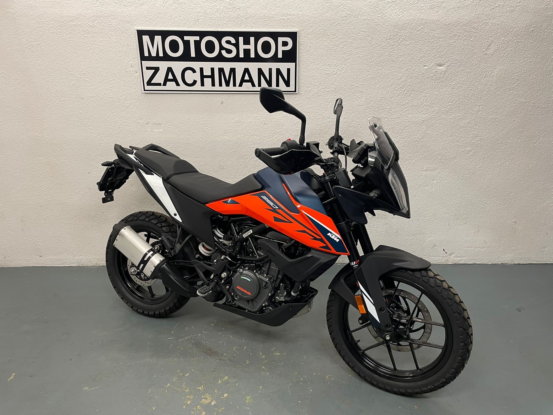 KTM 390 Adventure-showroom-element-1