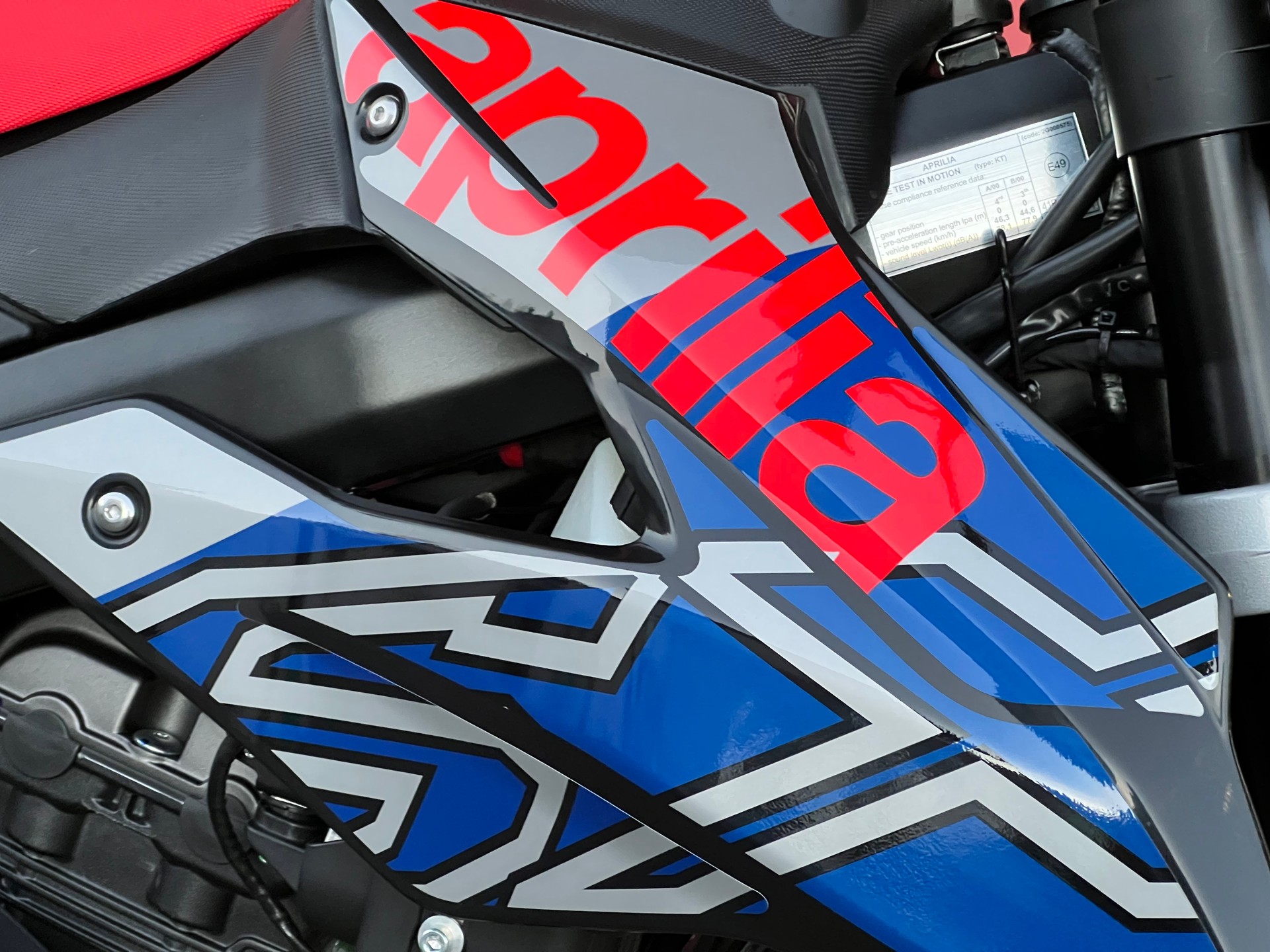 APRILIA SX 125-showroom-element-3