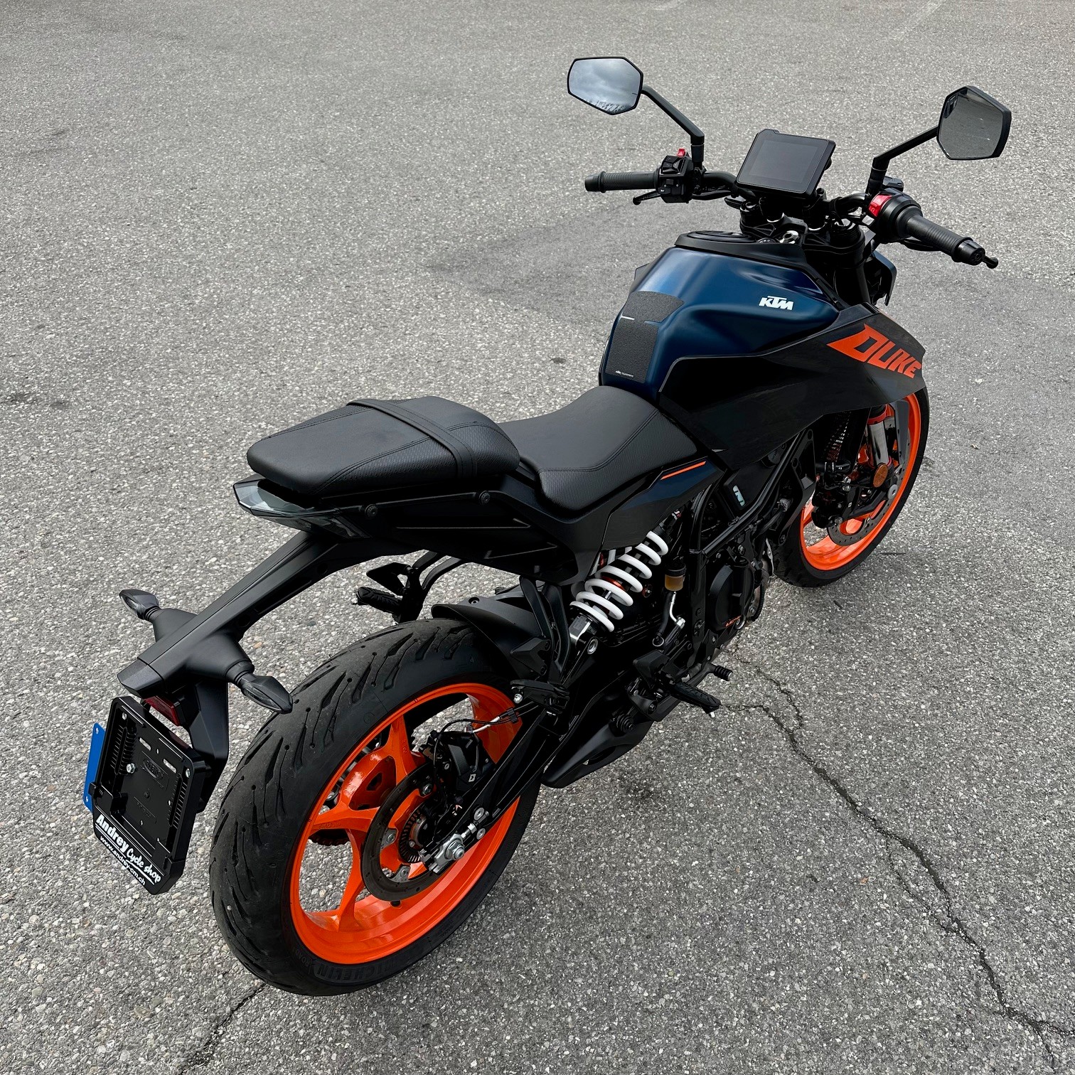KTM 125 Duke-showroom-element-2