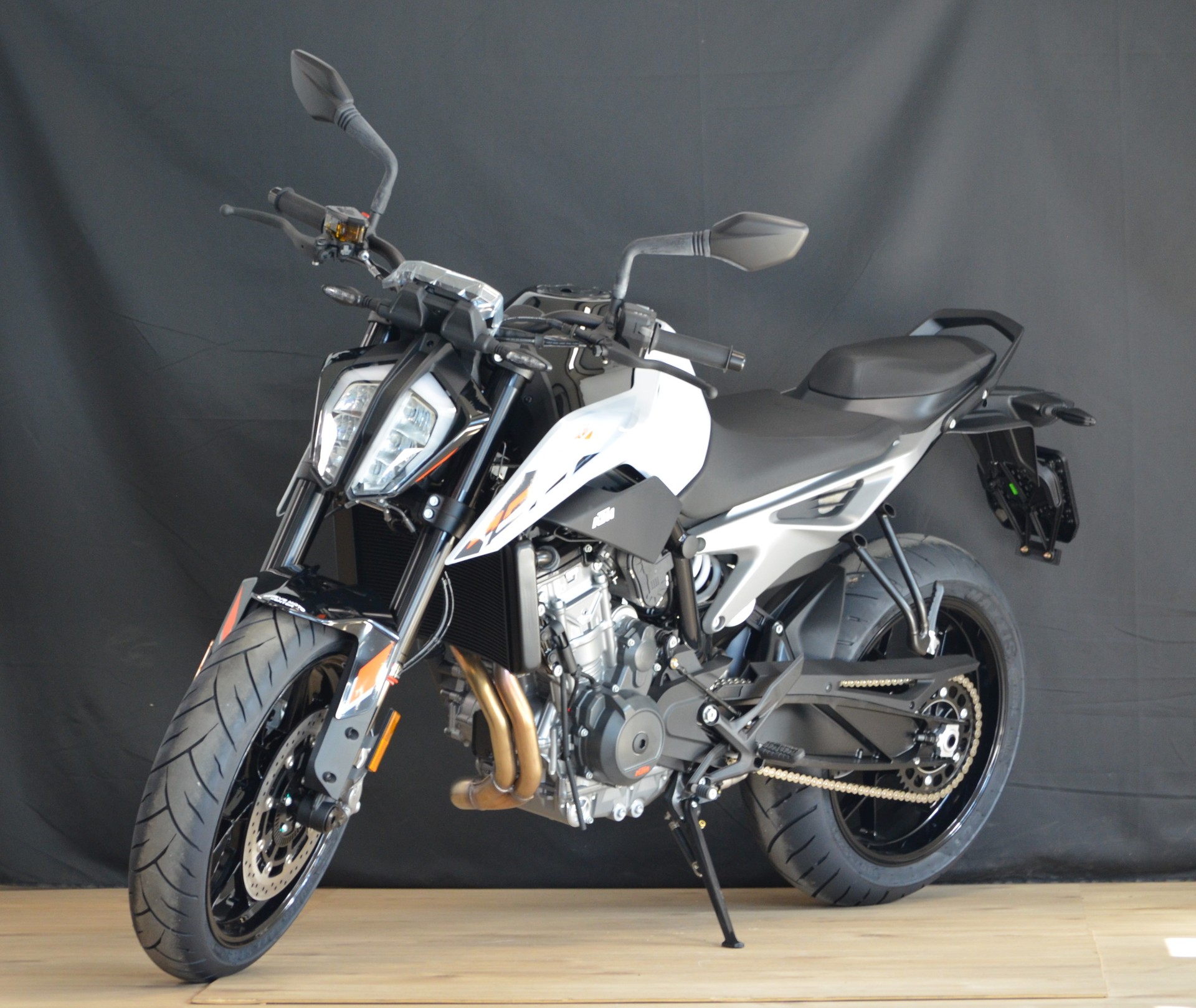 KTM 790 Duke-showroom-element-1