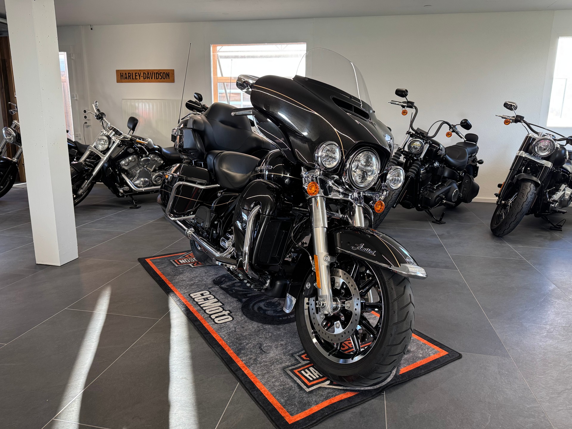 HARLEY-DAVIDSON FLHTK Electra Glide Ultra Limited-showroom-element-3