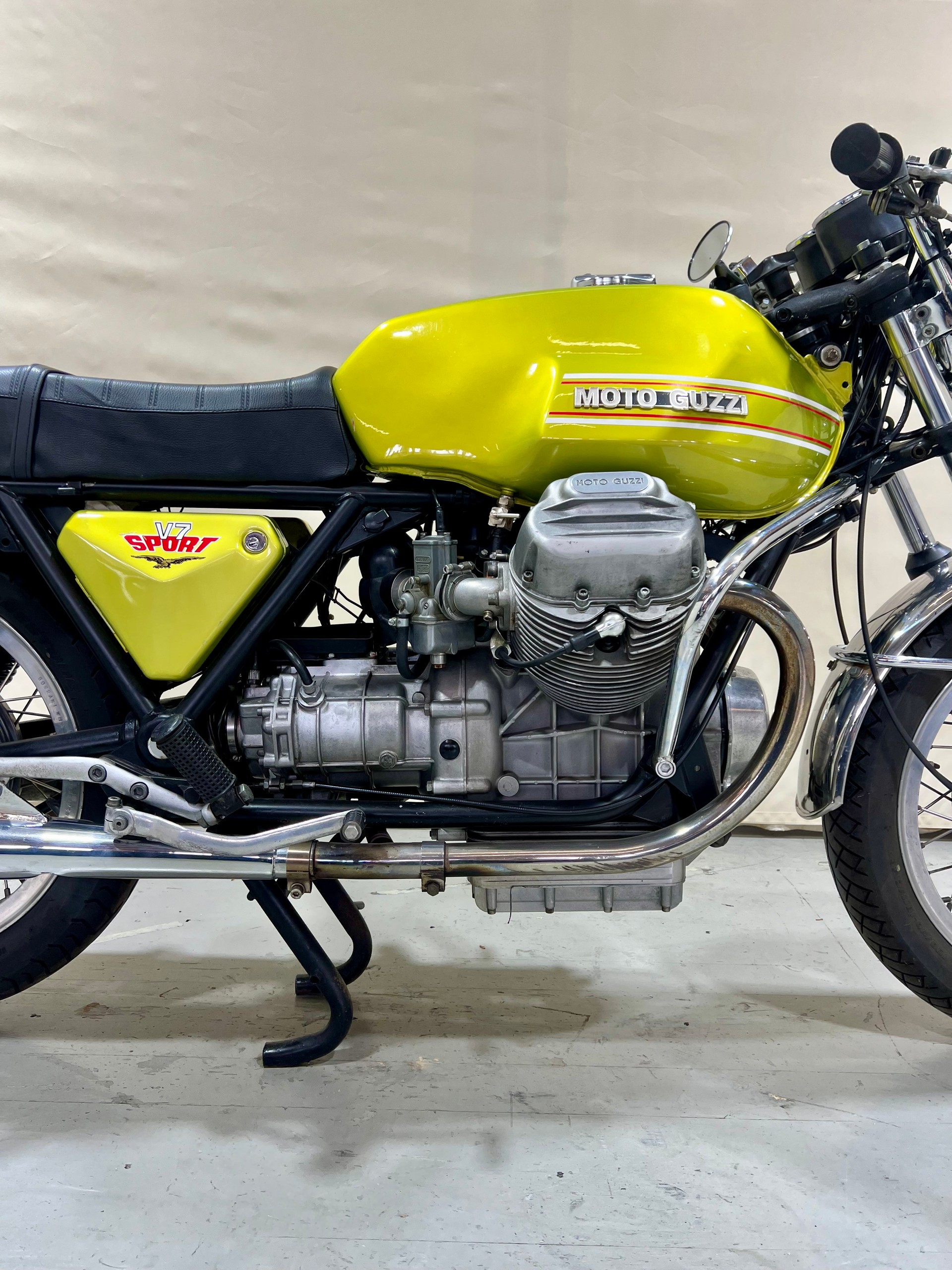 MOTO GUZZI V7 Sport-showroom-element-2