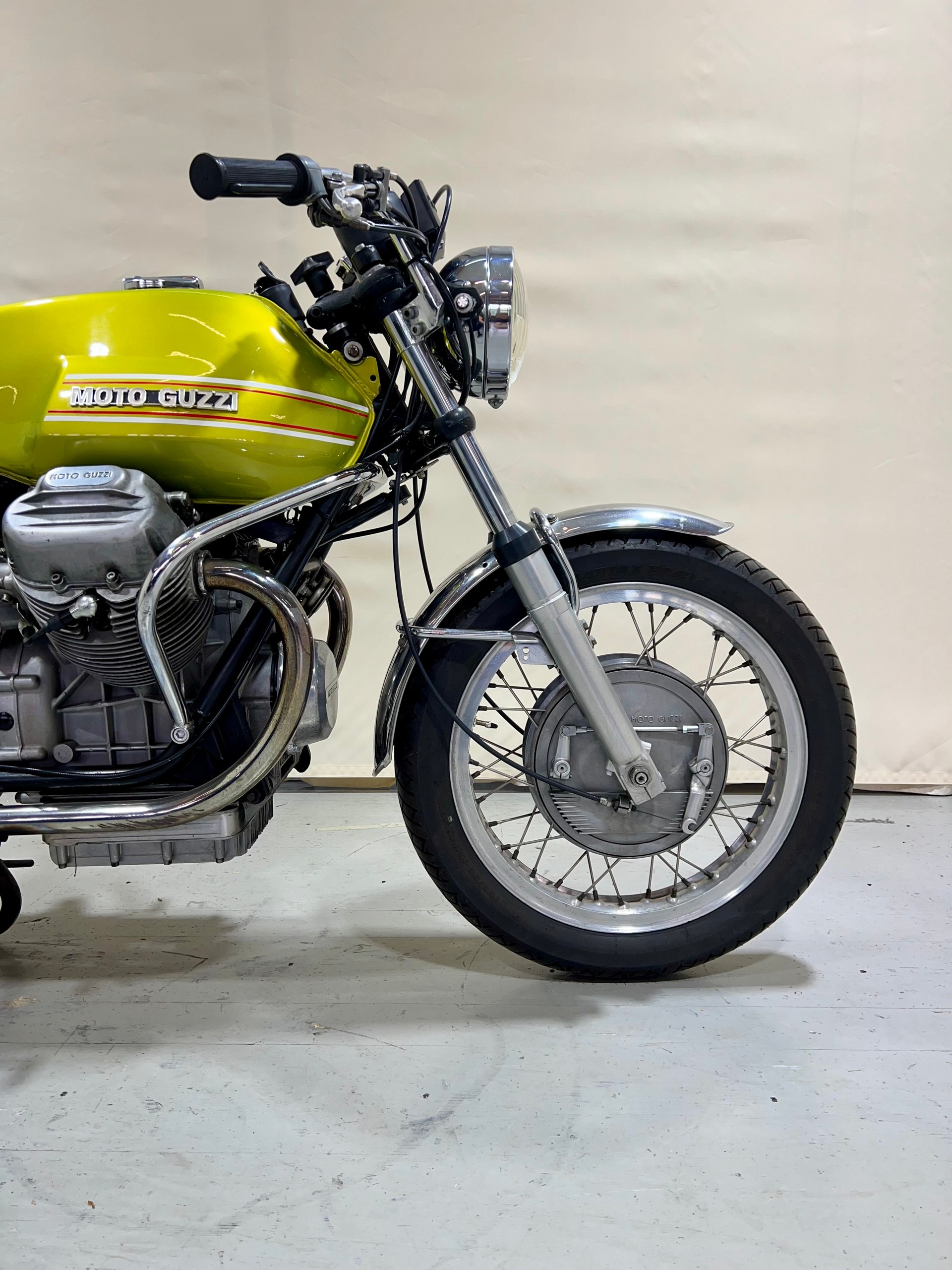 MOTO GUZZI V7 Sport-showroom-element-1