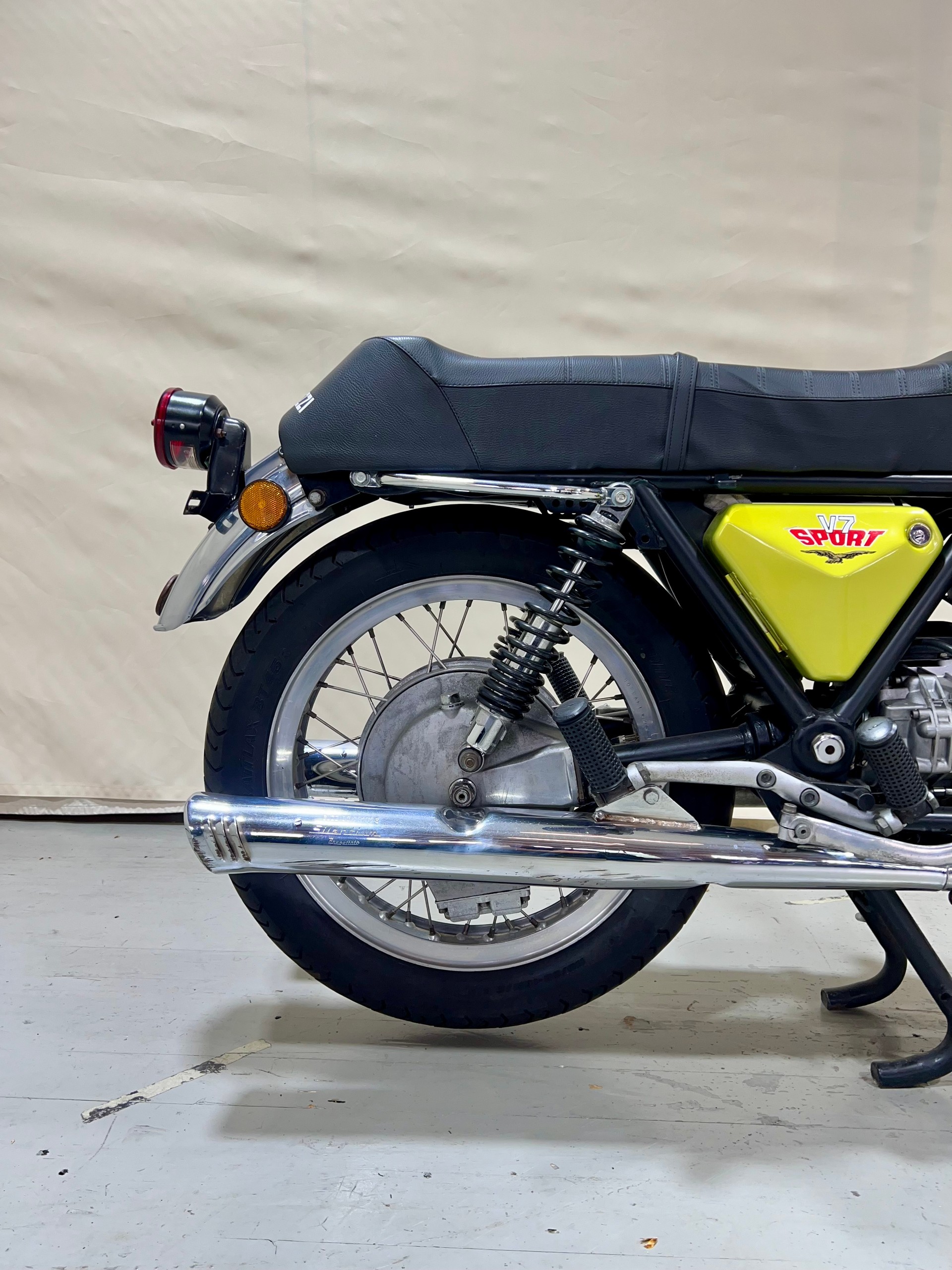 MOTO GUZZI V7 Sport-showroom-element-3