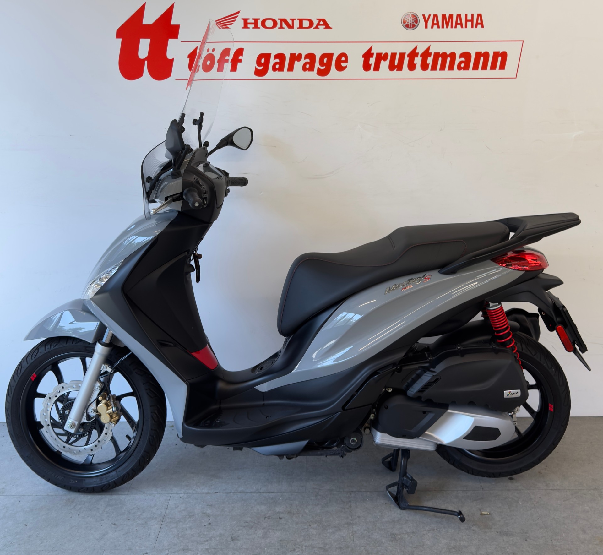 PIAGGIO Medley 125-showroom-element-1