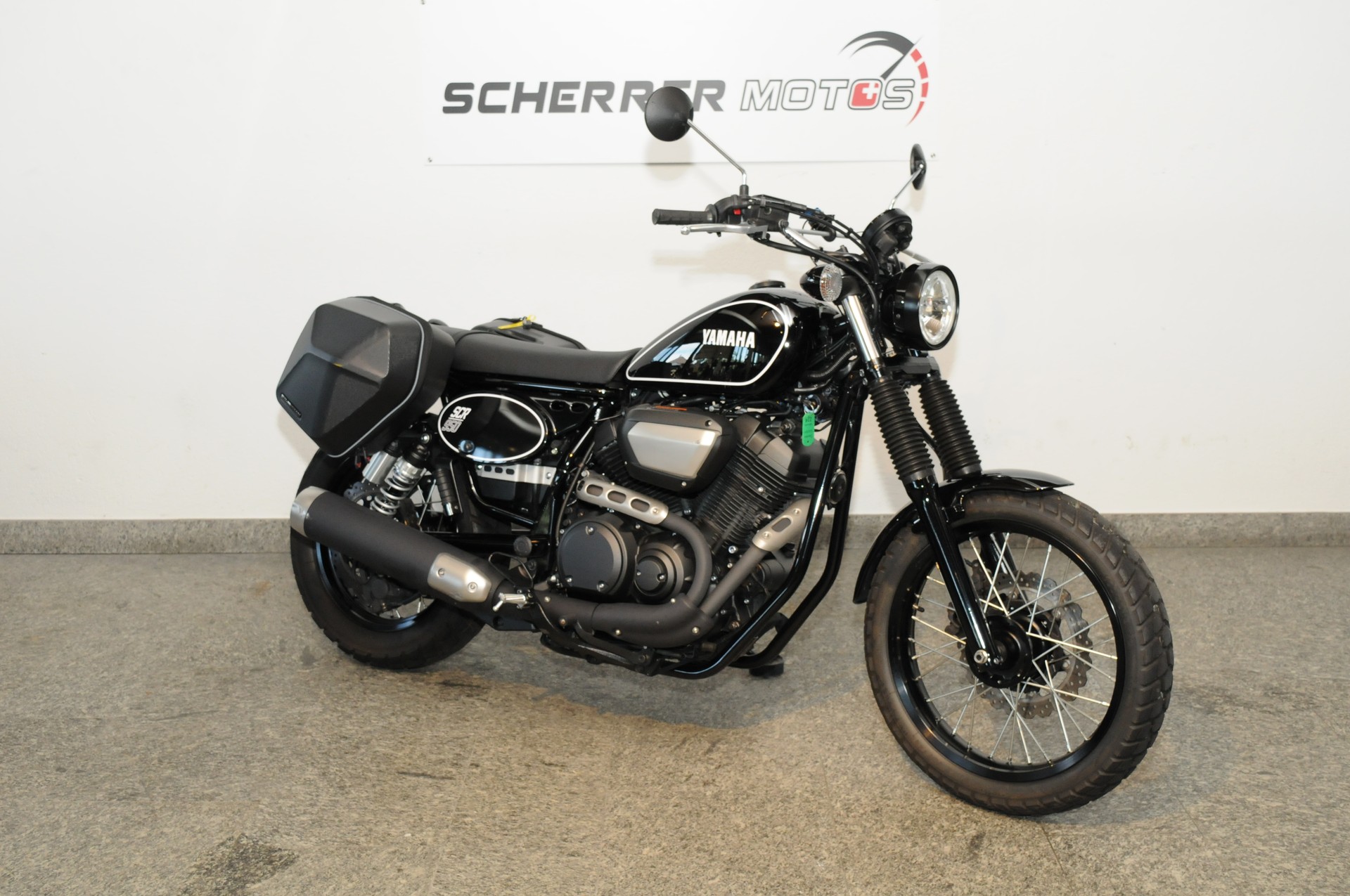 YAMAHA SCR 950 ABS-showroom-element-1