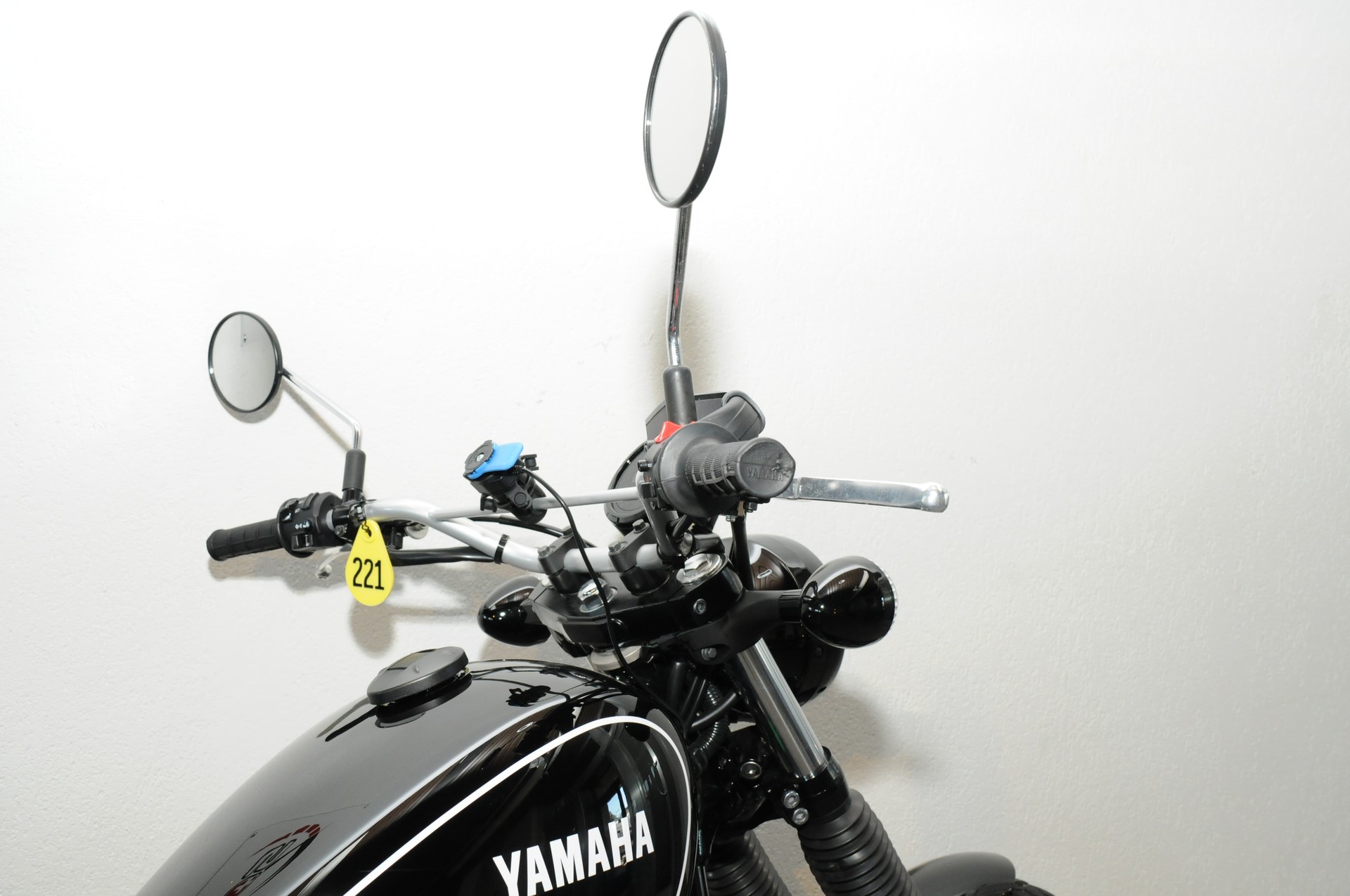 YAMAHA SCR 950 ABS-showroom-element-3