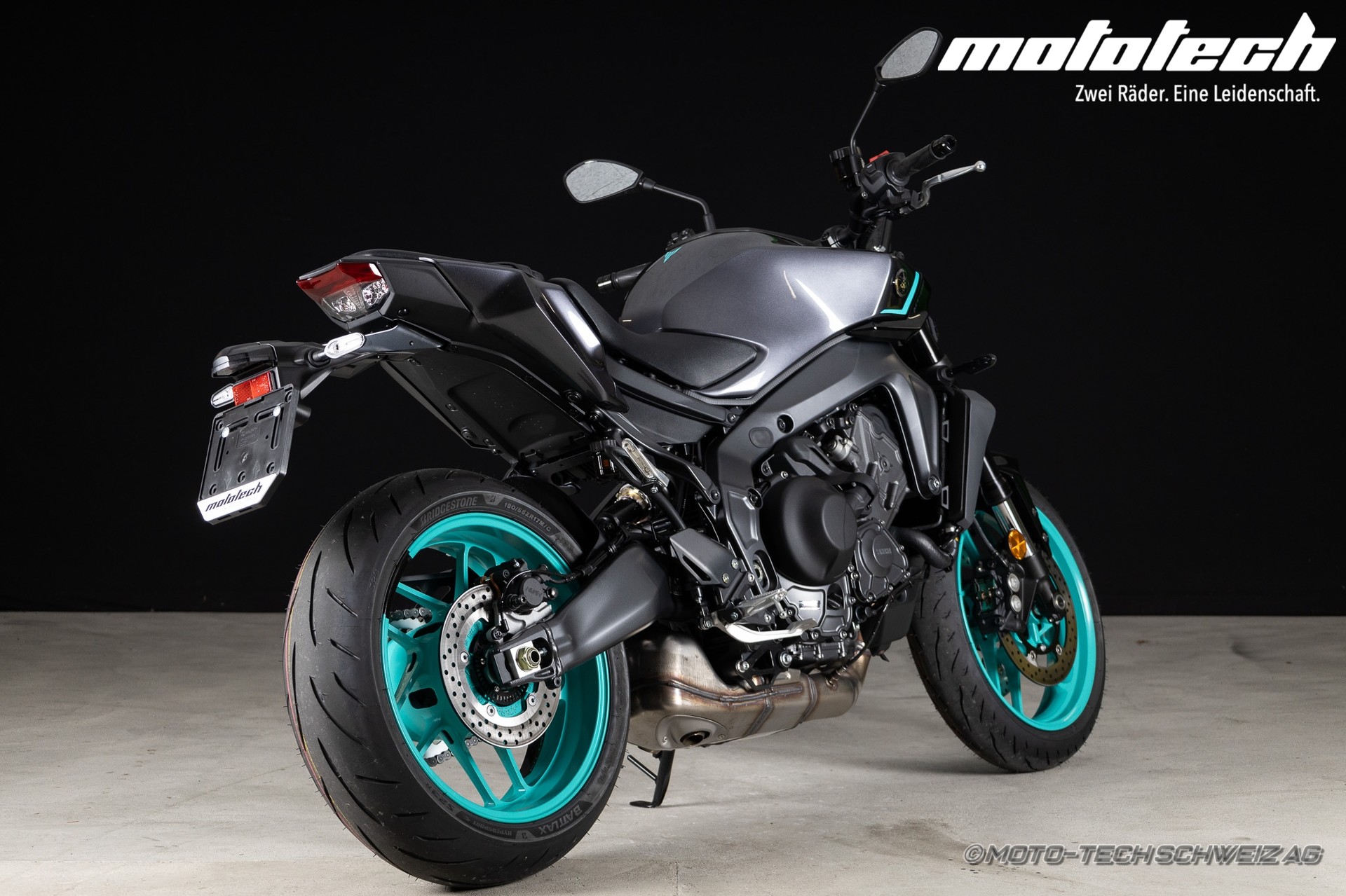 YAMAHA MT-09 Y-AMT-showroom-element-2