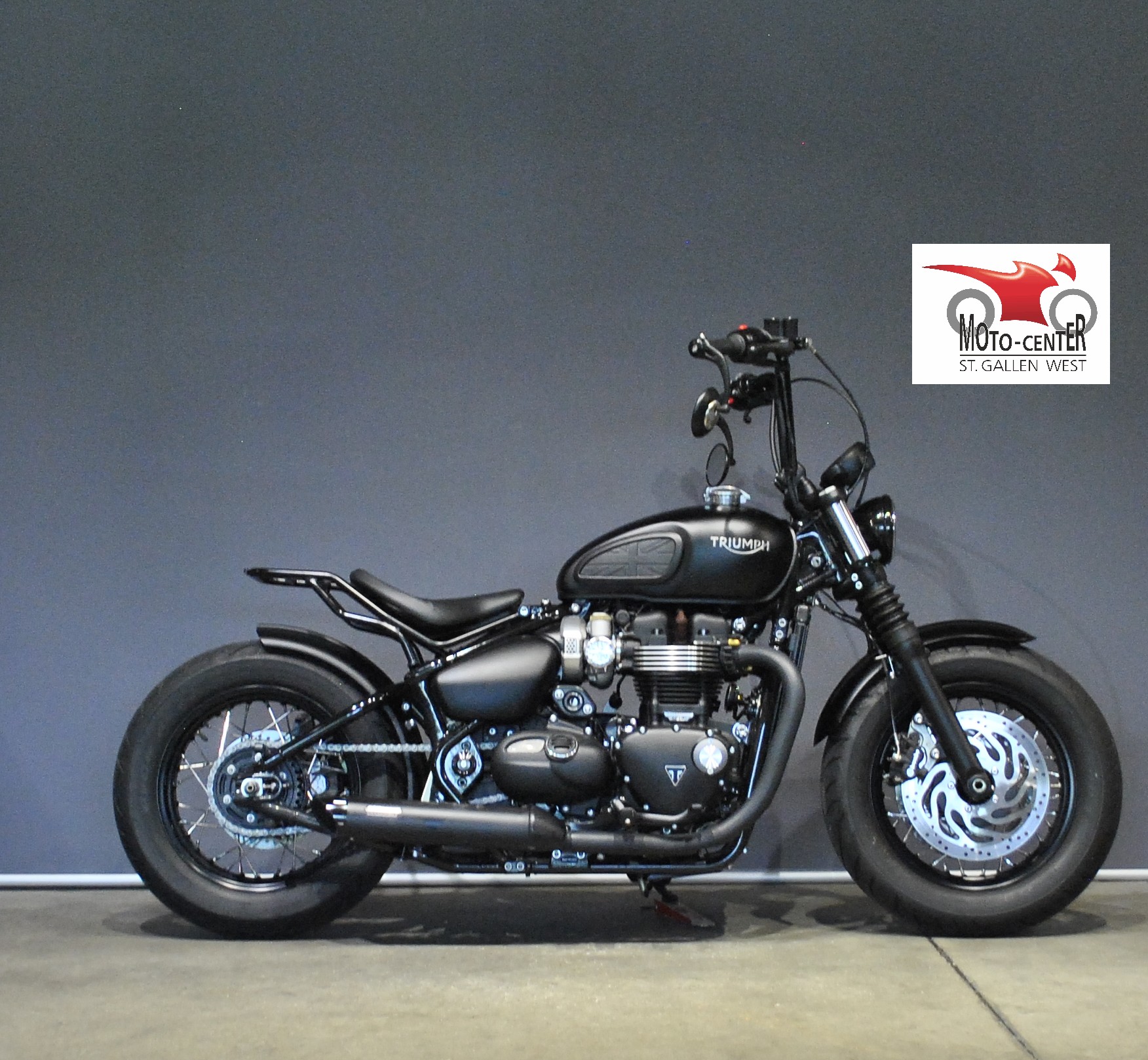 TRIUMPH Bonneville 1200 Bobber Black ABS-showroom-element-1