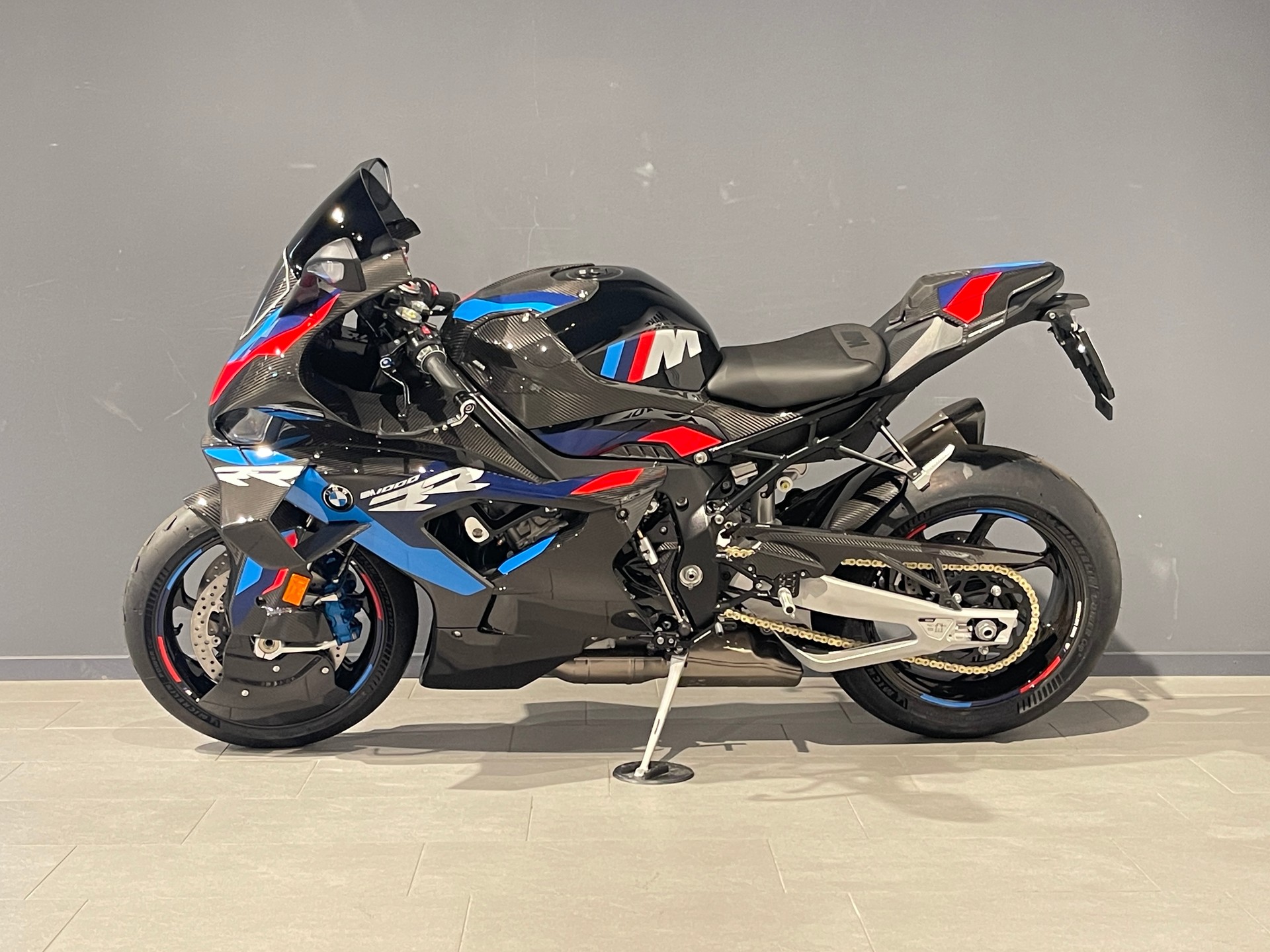 BMW M 1000 RR-showroom-element-3