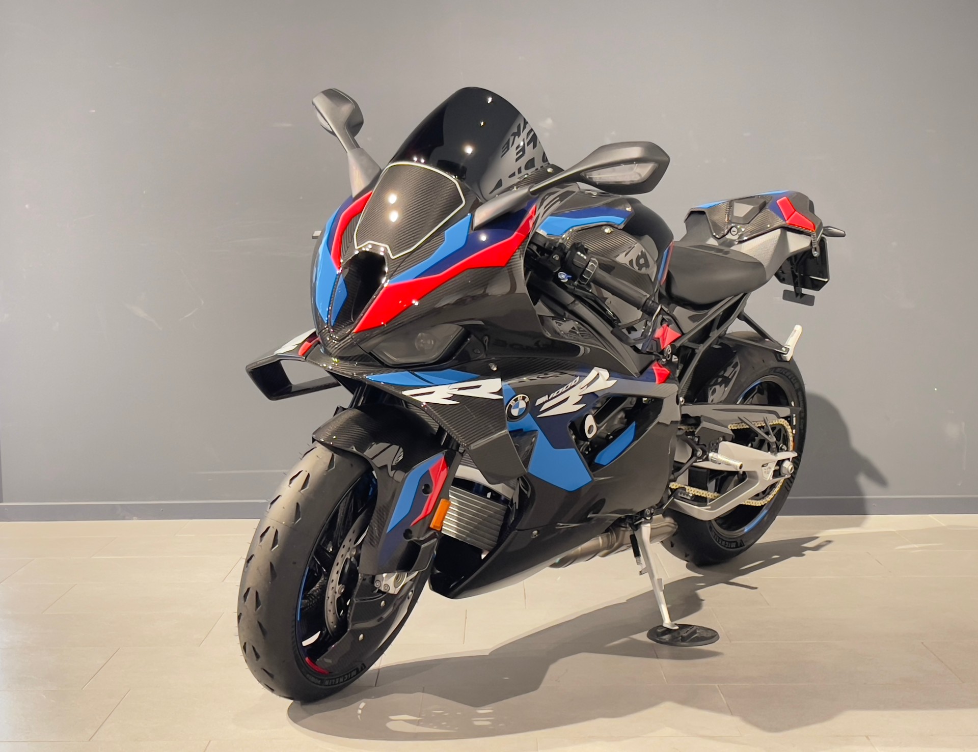 BMW M 1000 RR-showroom-element-2