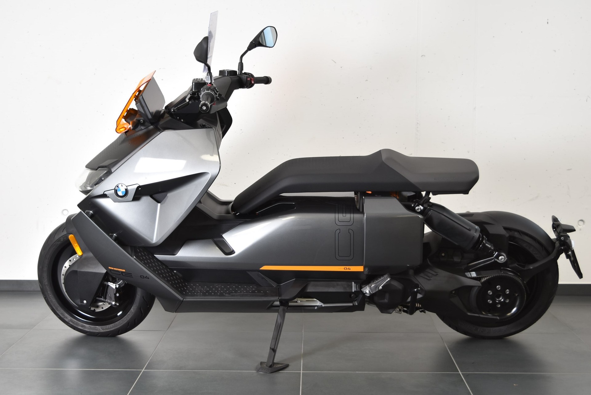 BMW CE 04