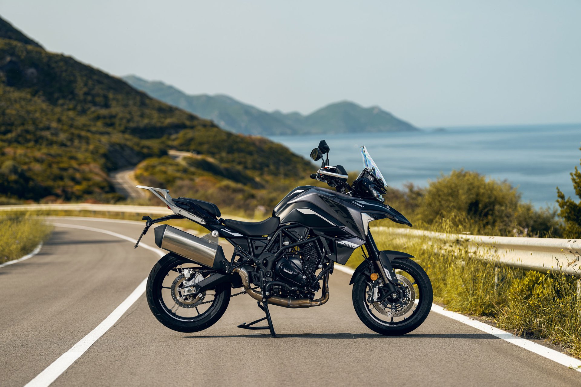 BENELLI TRK 702-showroom-element-2