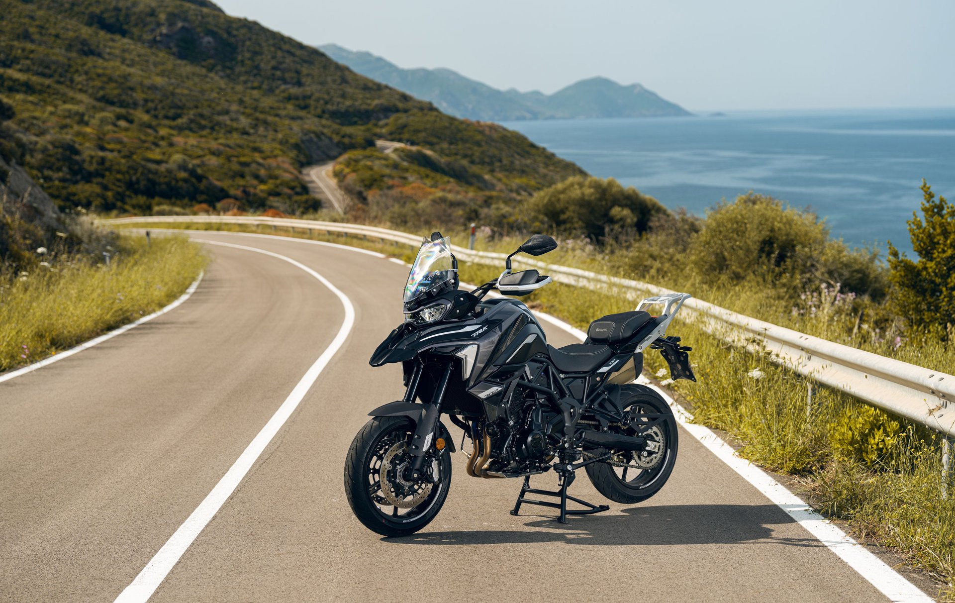BENELLI TRK 702-showroom-element-3