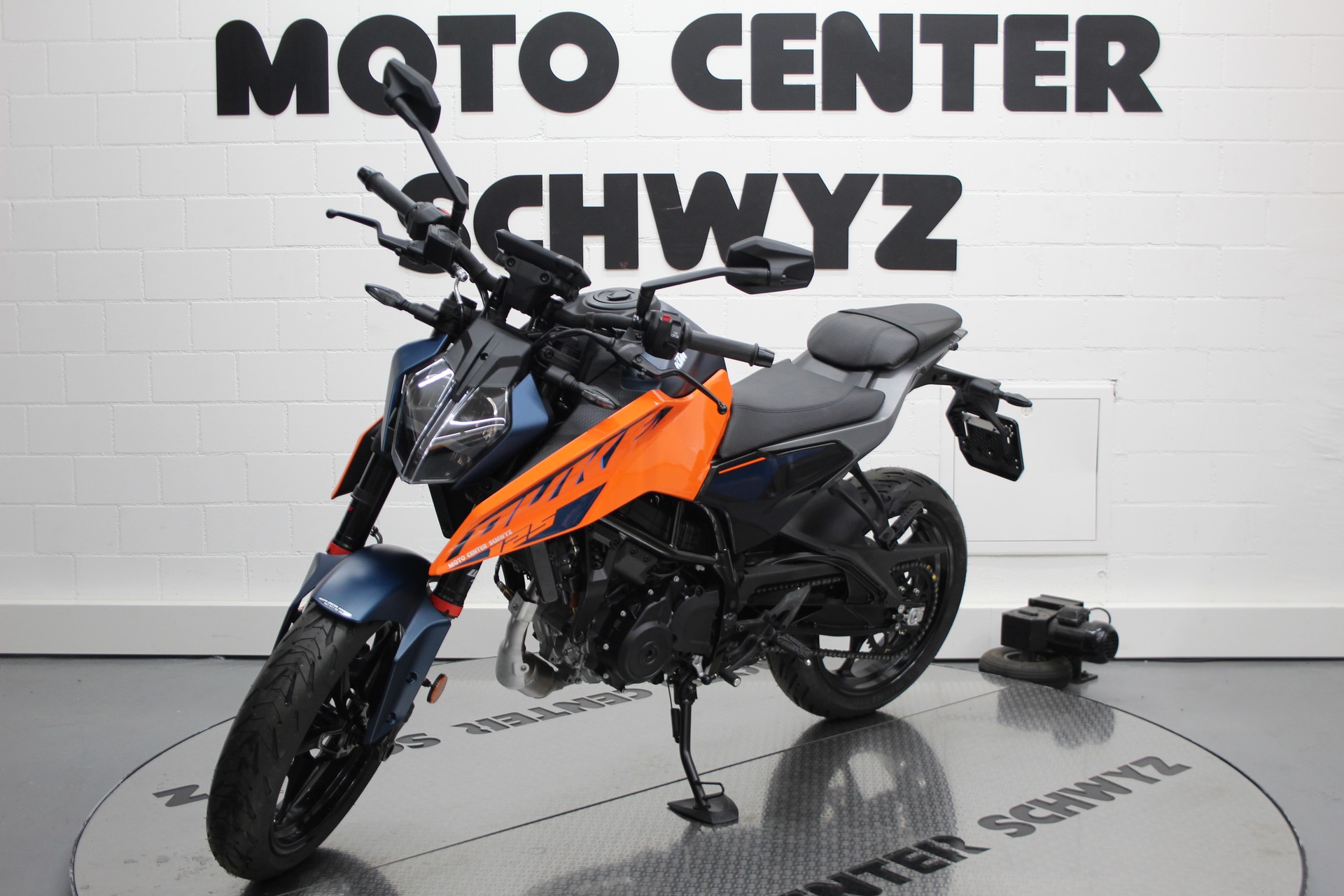 KTM 125 Duke-showroom-element-3