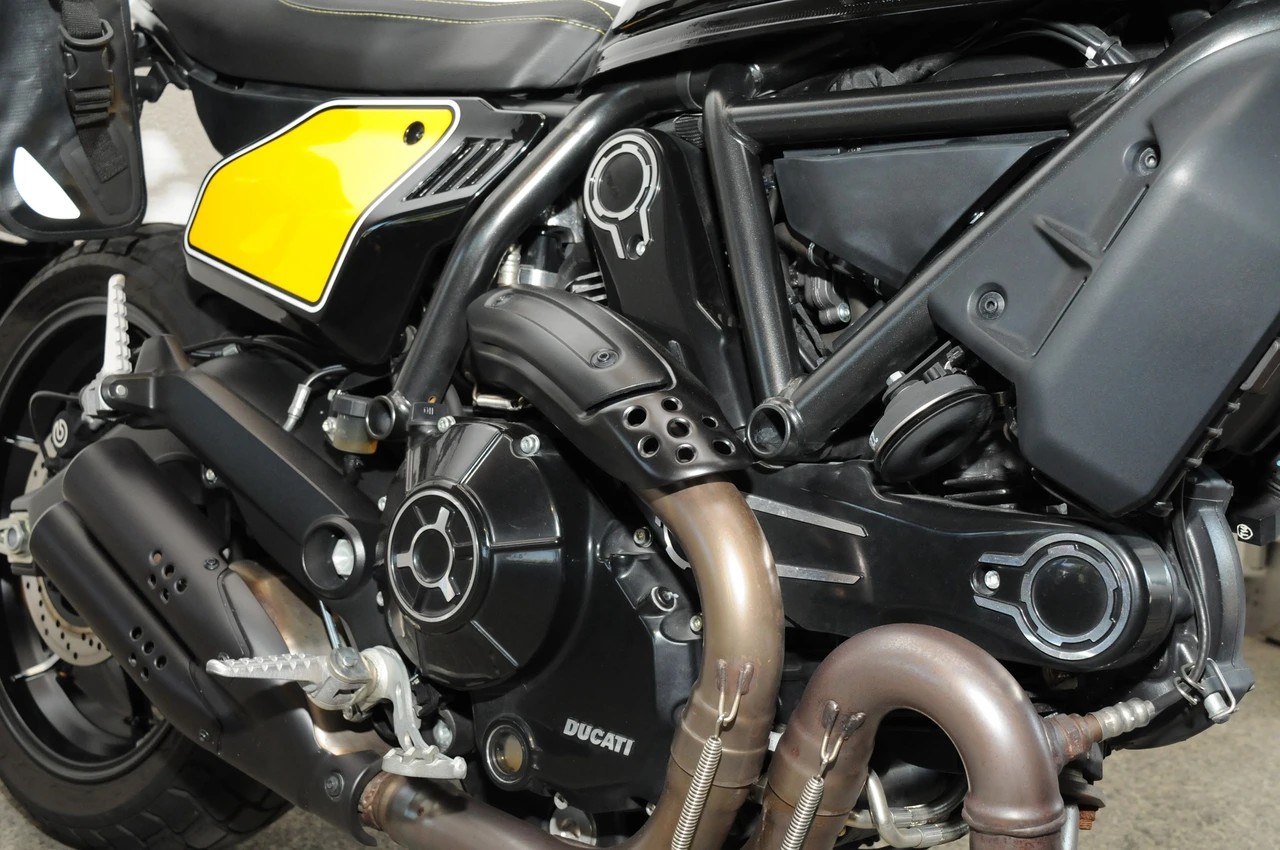 DUCATI SCRAMBLER ICON DARK-showroom-element-3