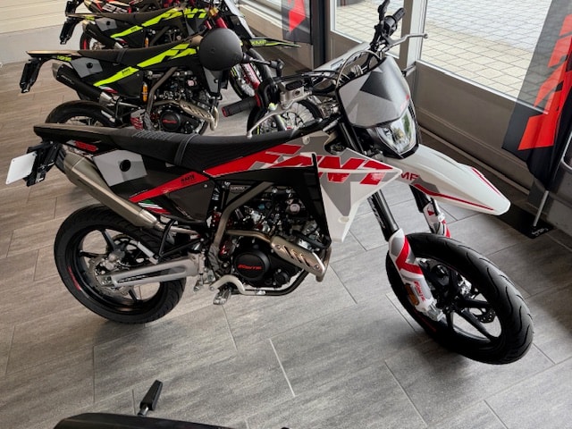 FANTIC XMF 125 Motard Performance-showroom-element-1