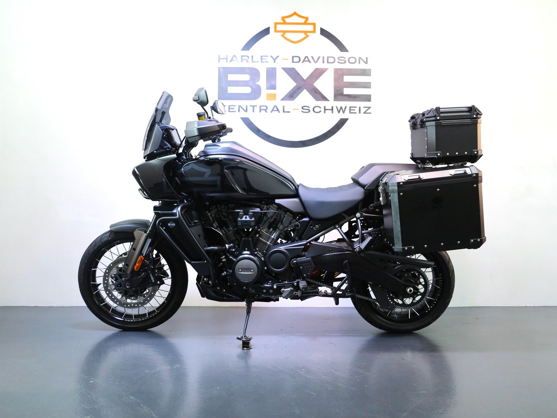 HARLEY-DAVIDSON RA Pan America 1250 Special-showroom-element-2