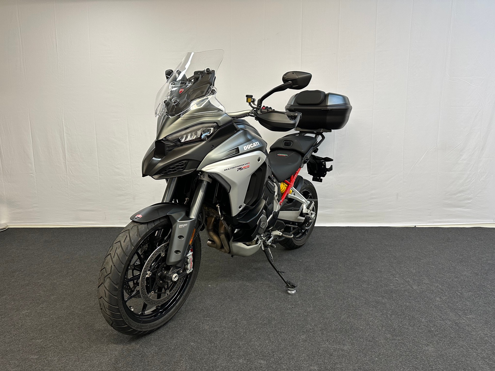 DUCATI Multistrada V4 S Travel & Radar-showroom-element-3