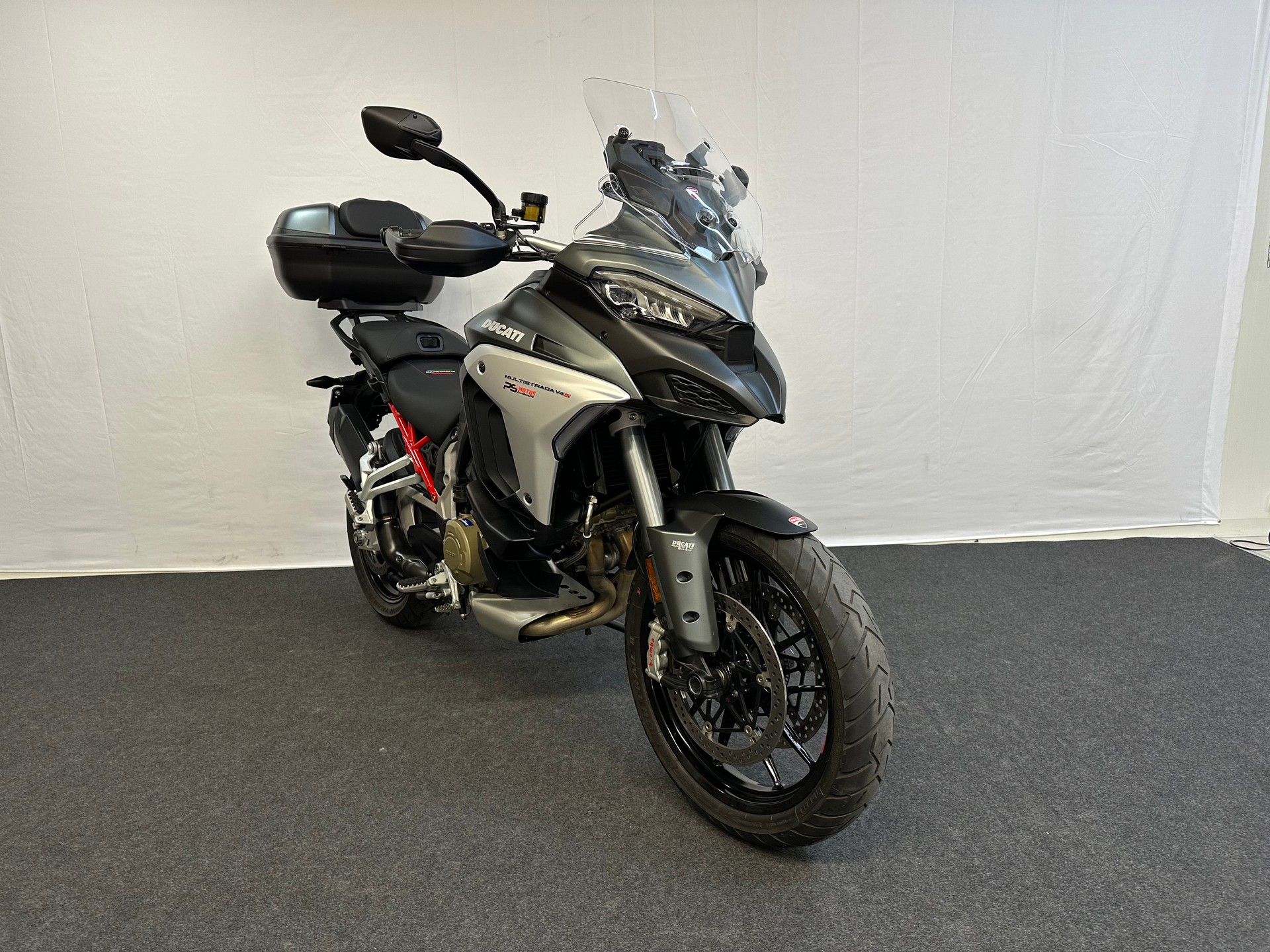 DUCATI Multistrada V4 S Travel & Radar-showroom-element-2