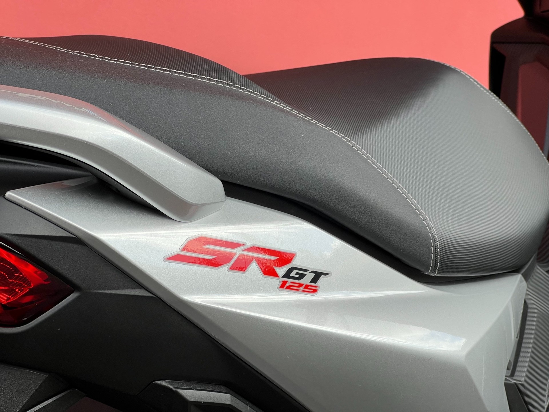 APRILIA SR 125 GT ABS - 4 Jahre Garantie-showroom-element-2