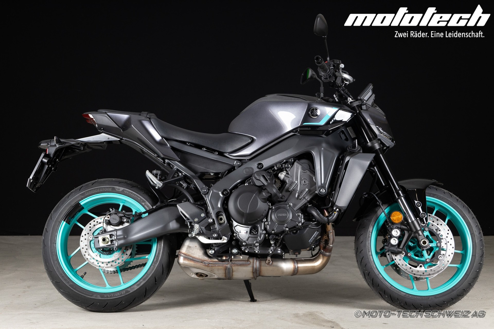 YAMAHA MT-09 Y-AMT (35kW)-showroom-element-1