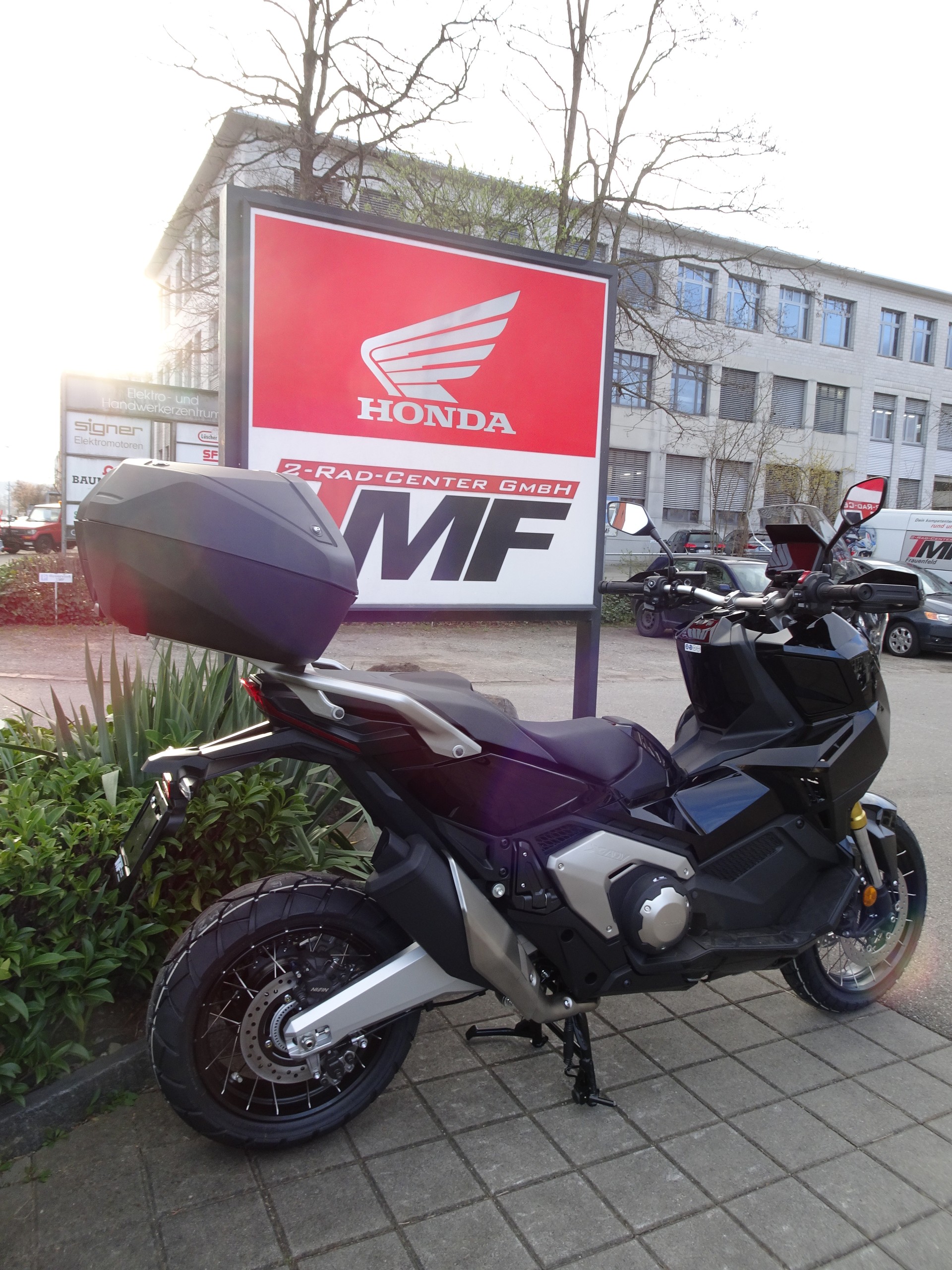 HONDA X-ADV 750-showroom-element-1