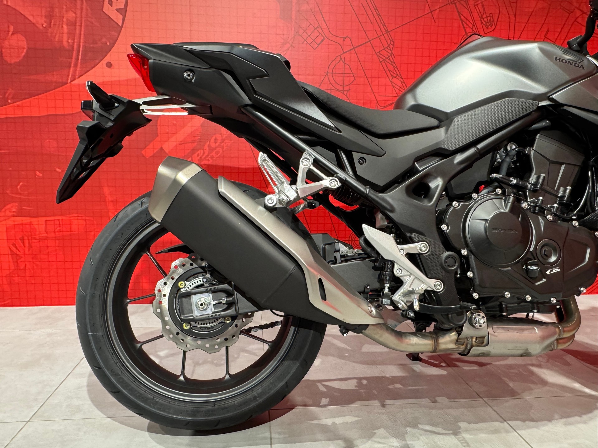HONDA CB 750 Hornet-showroom-element-3