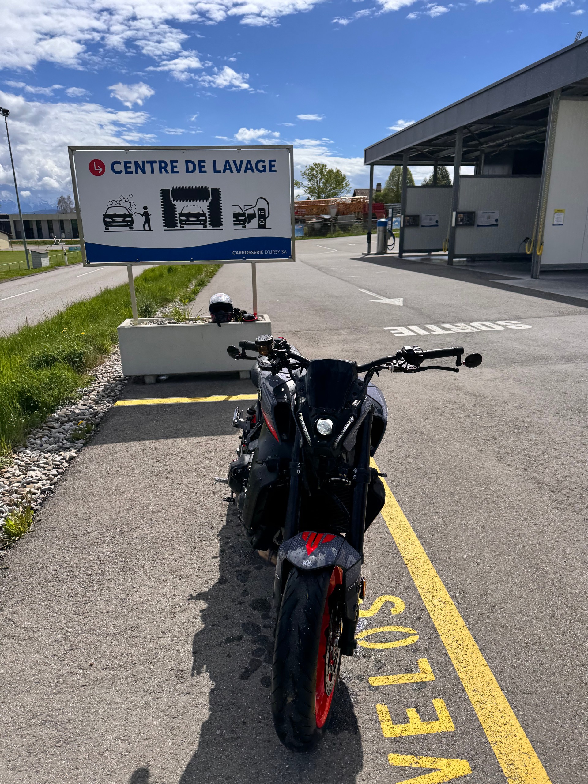 YAMAHA MT-09-image-1