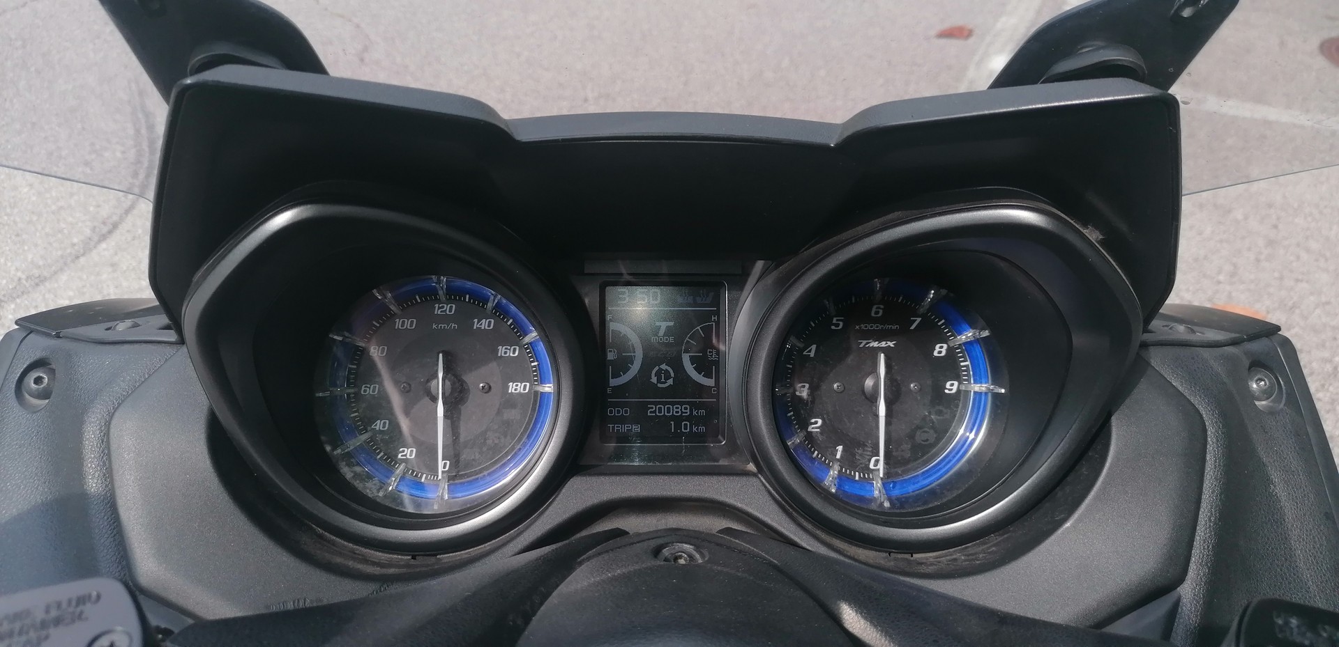 YAMAHA T-MAX Tech-Max XP 560-image-3