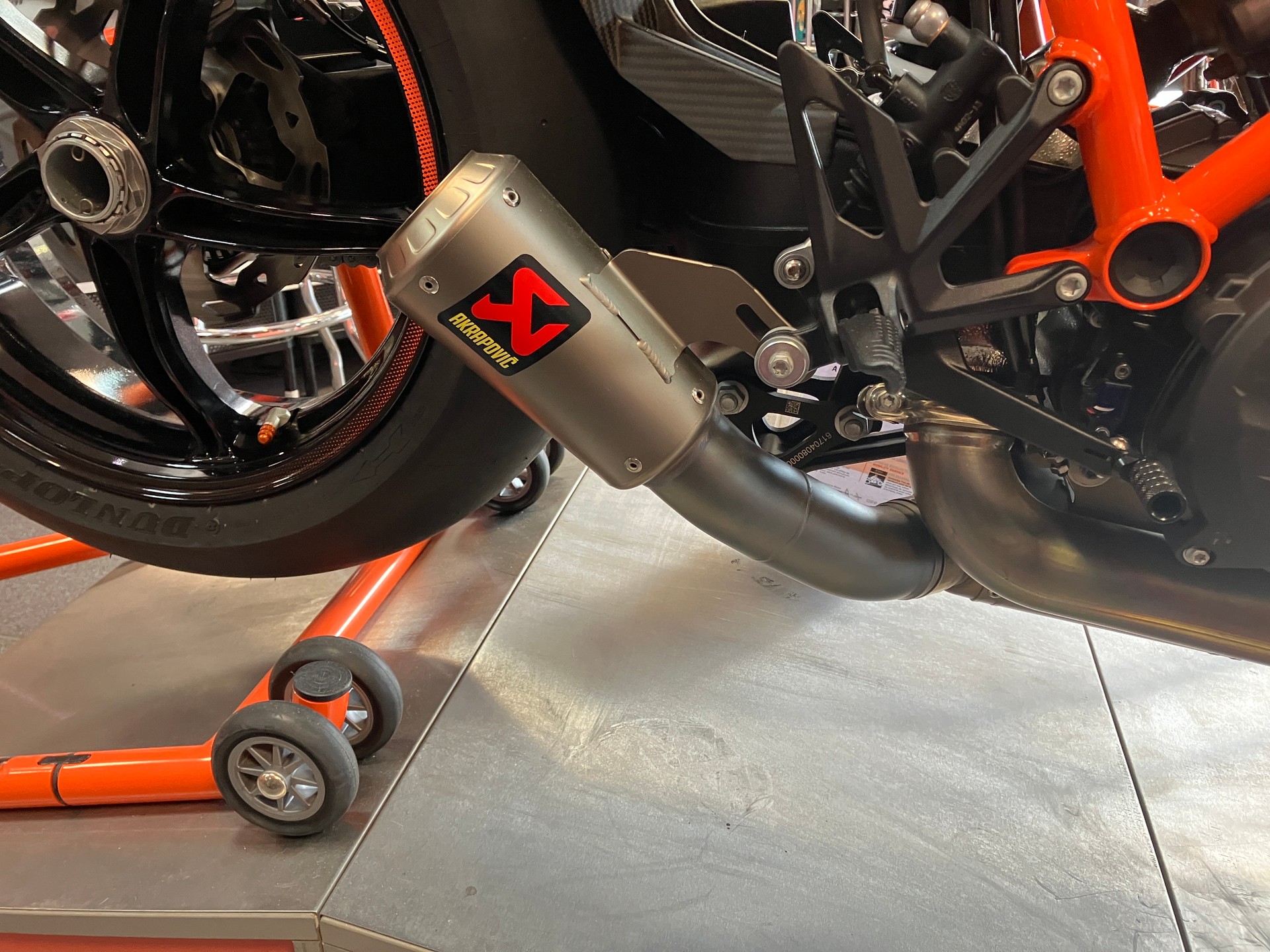 KTM 1390 Super Duke R EVO-showroom-element-3