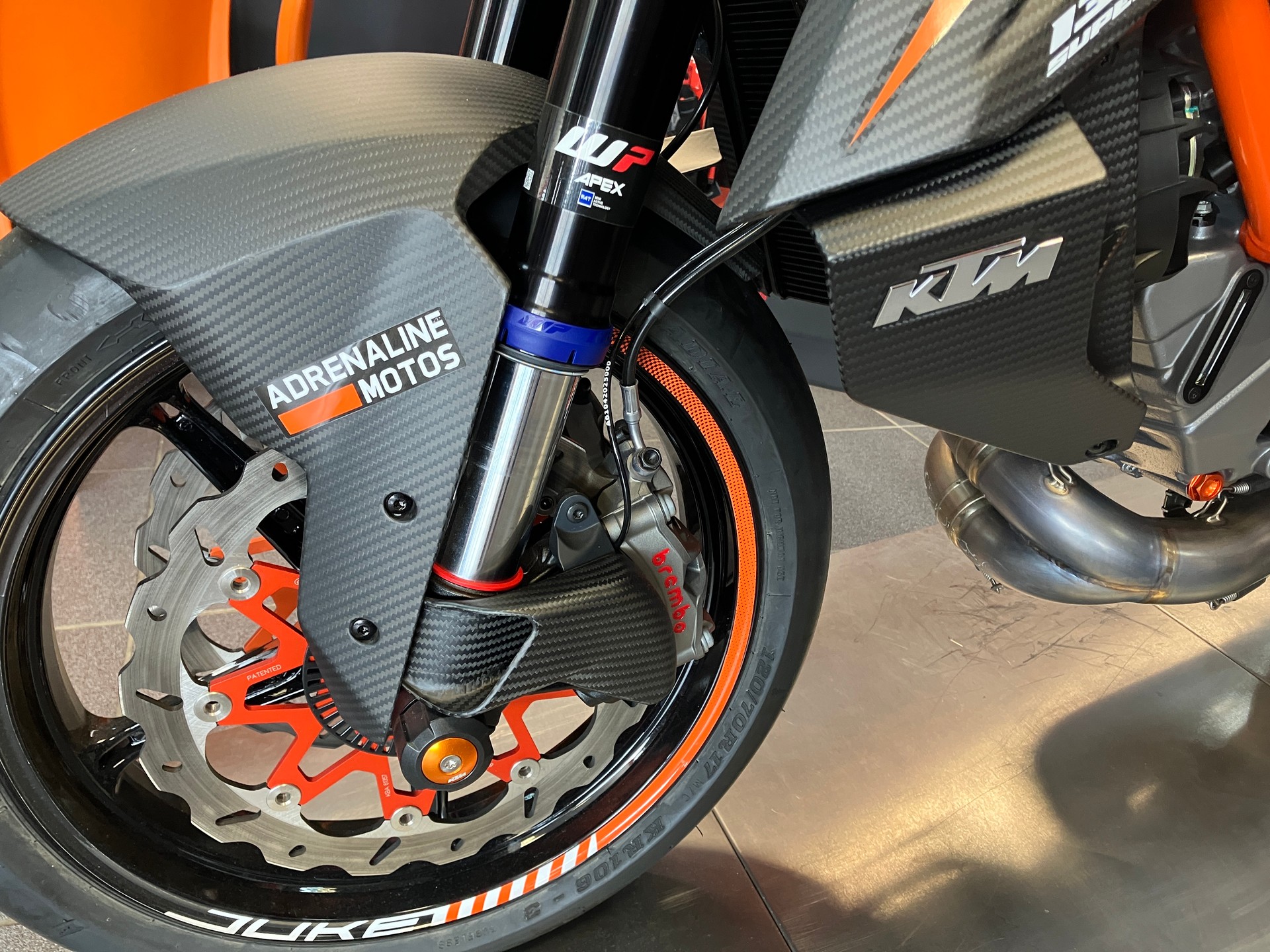 KTM 1390 Super Duke R EVO-showroom-element-2