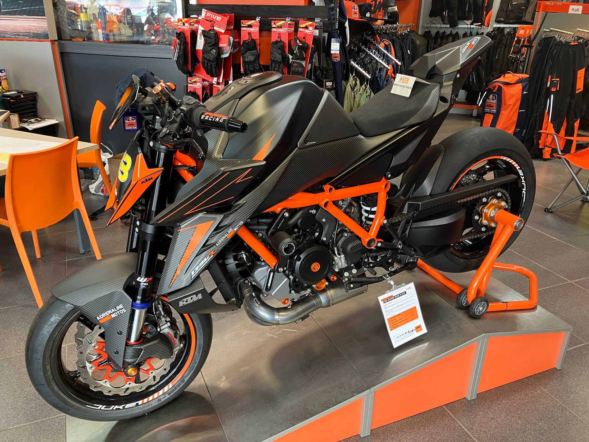 KTM 1390 Super Duke R EVO-showroom-element-1