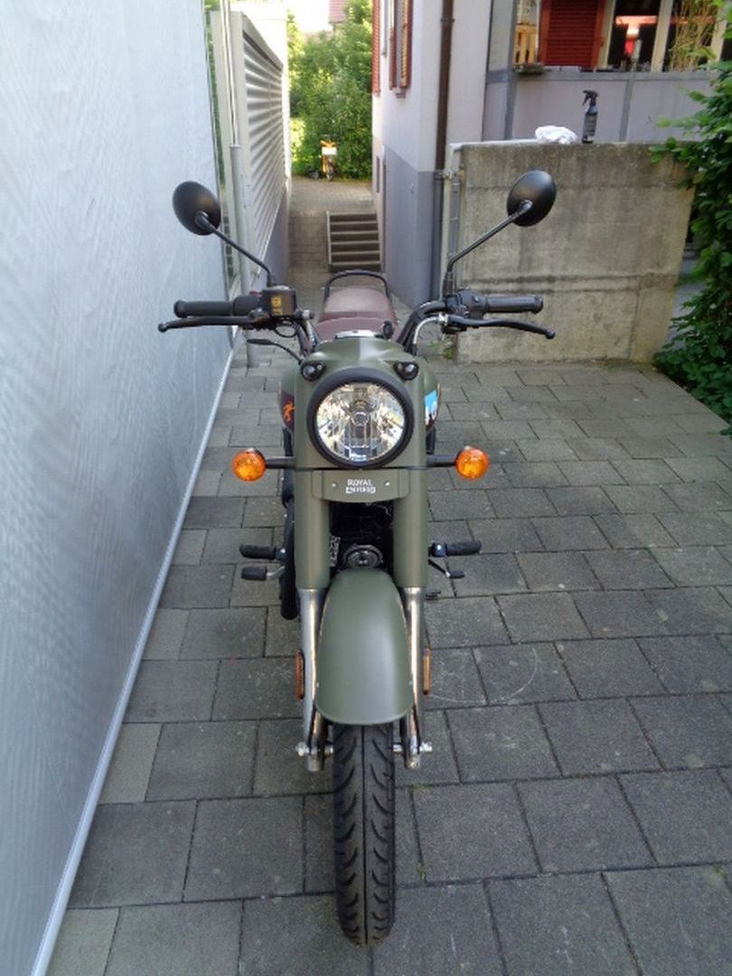 ROYAL ENFIELD CLASSIC 350 E5-showroom-element-3
