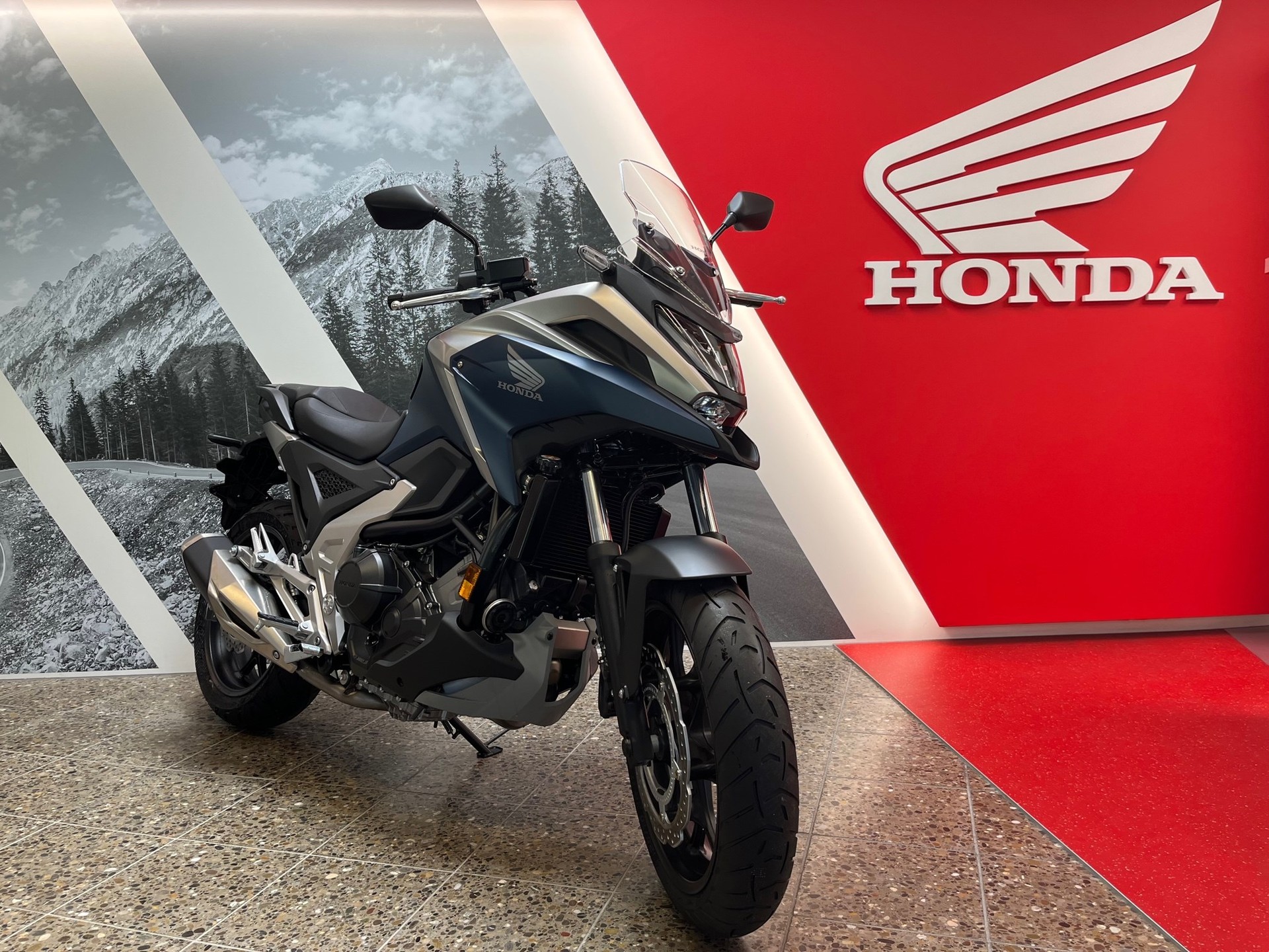 HONDA NC 750 XA ABS / TC auch 35KW möglich-showroom-element-2
