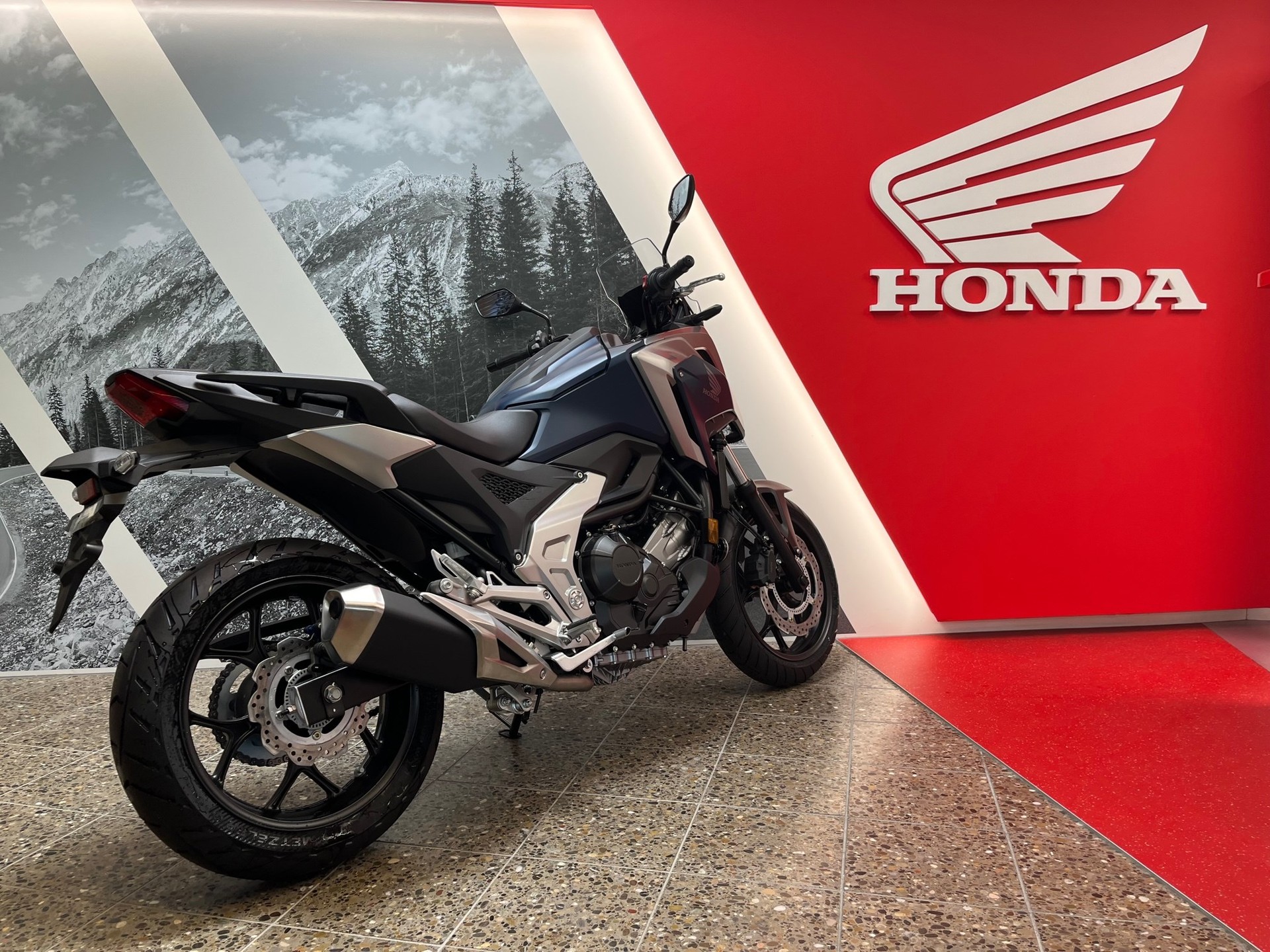 HONDA NC 750 XA ABS / TC auch 35KW möglich-showroom-element-3