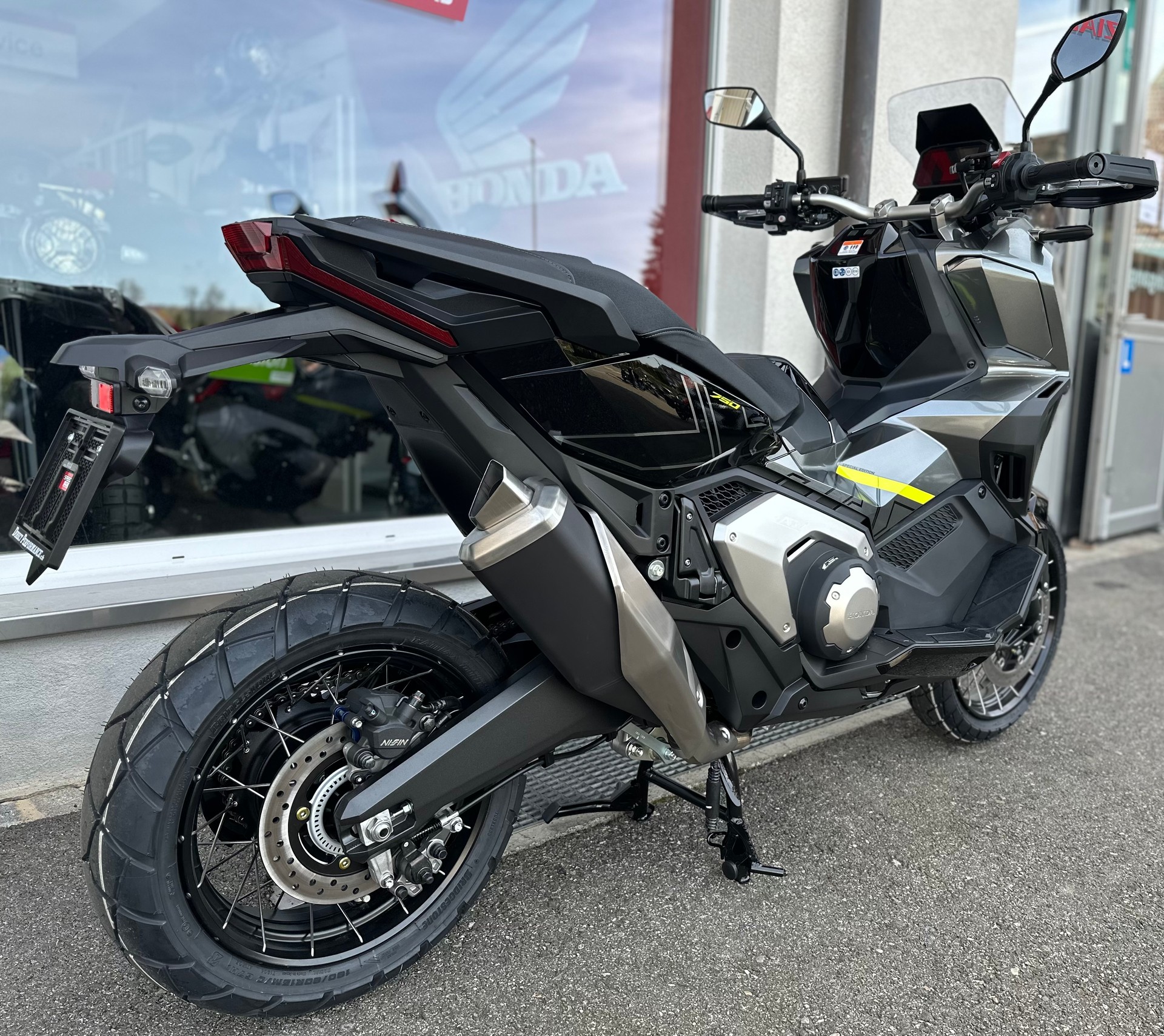 HONDA X-ADV 750-showroom-element-2
