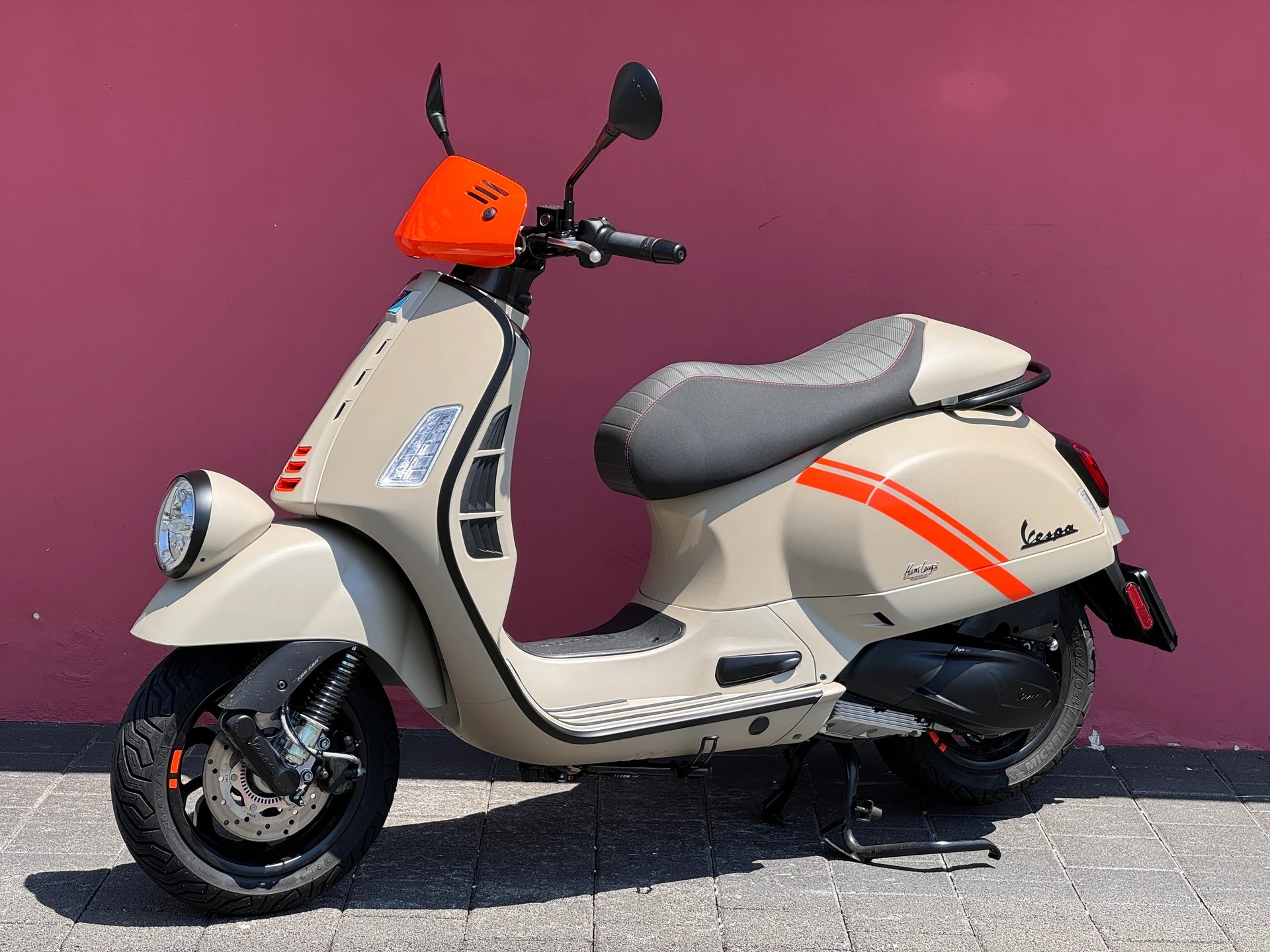 PIAGGIO Vespa GTV 300 "FIRST EDITION"-showroom-element-2
