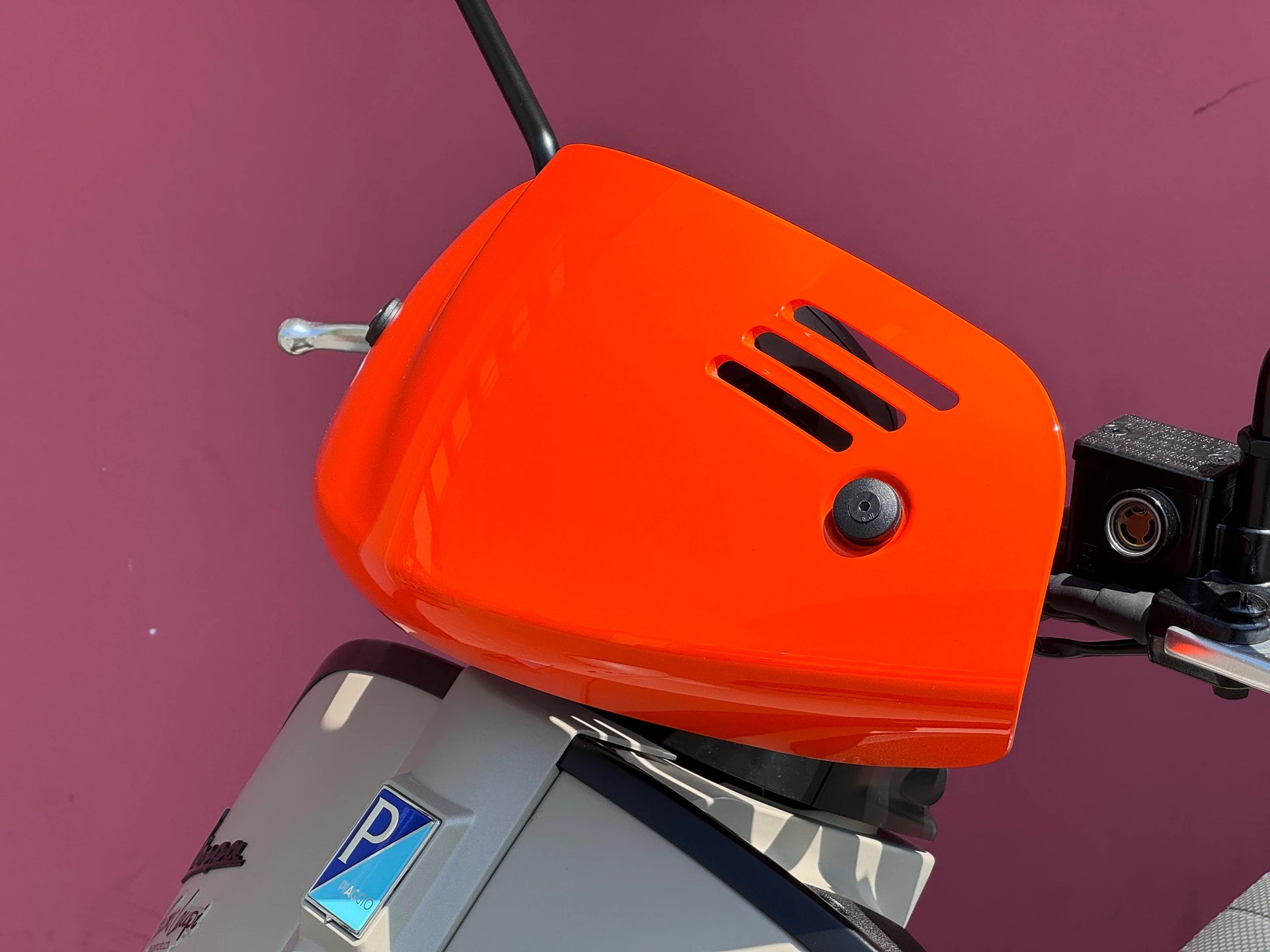 PIAGGIO Vespa GTV 300 "FIRST EDITION"-showroom-element-1