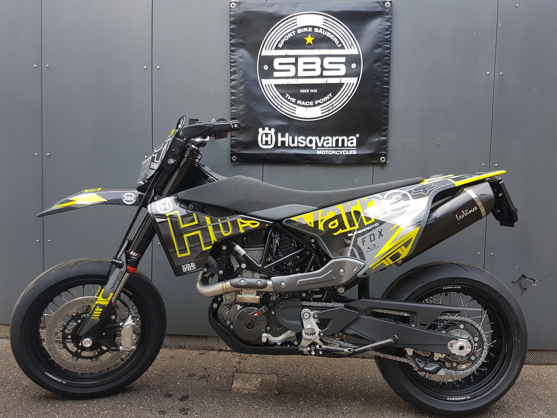 HUSQVARNA 701 Supermoto (35kW)-showroom-element-1