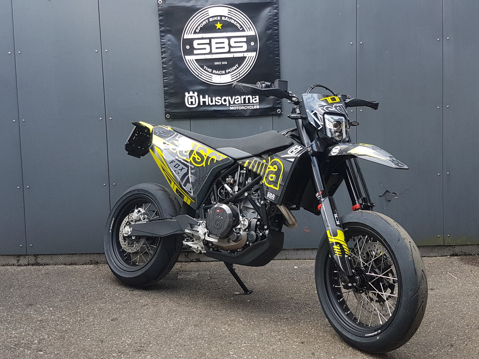 HUSQVARNA 701 Supermoto (35kW)-showroom-element-3