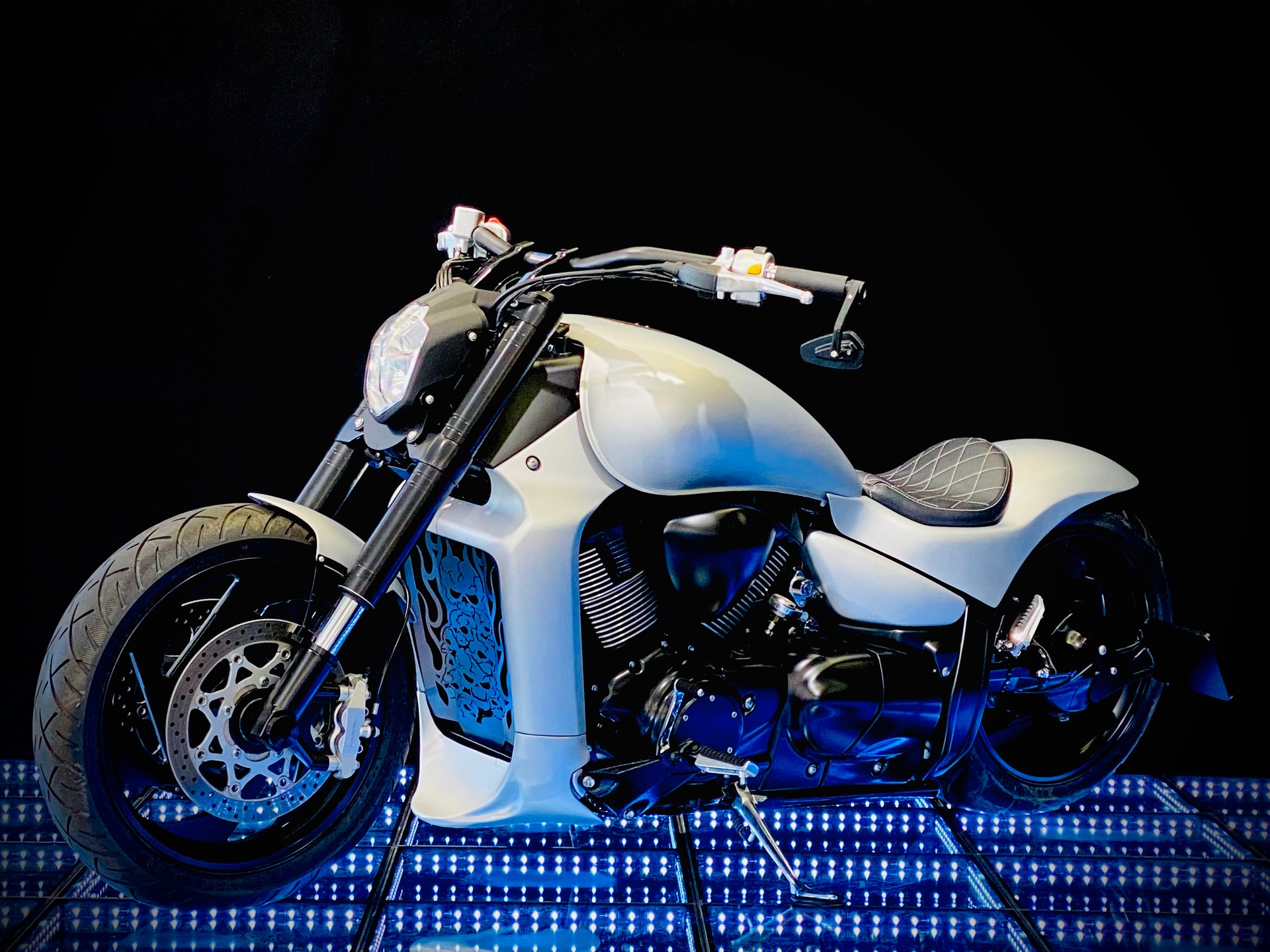 SUZUKI M 1800 R K7-showroom-element-1