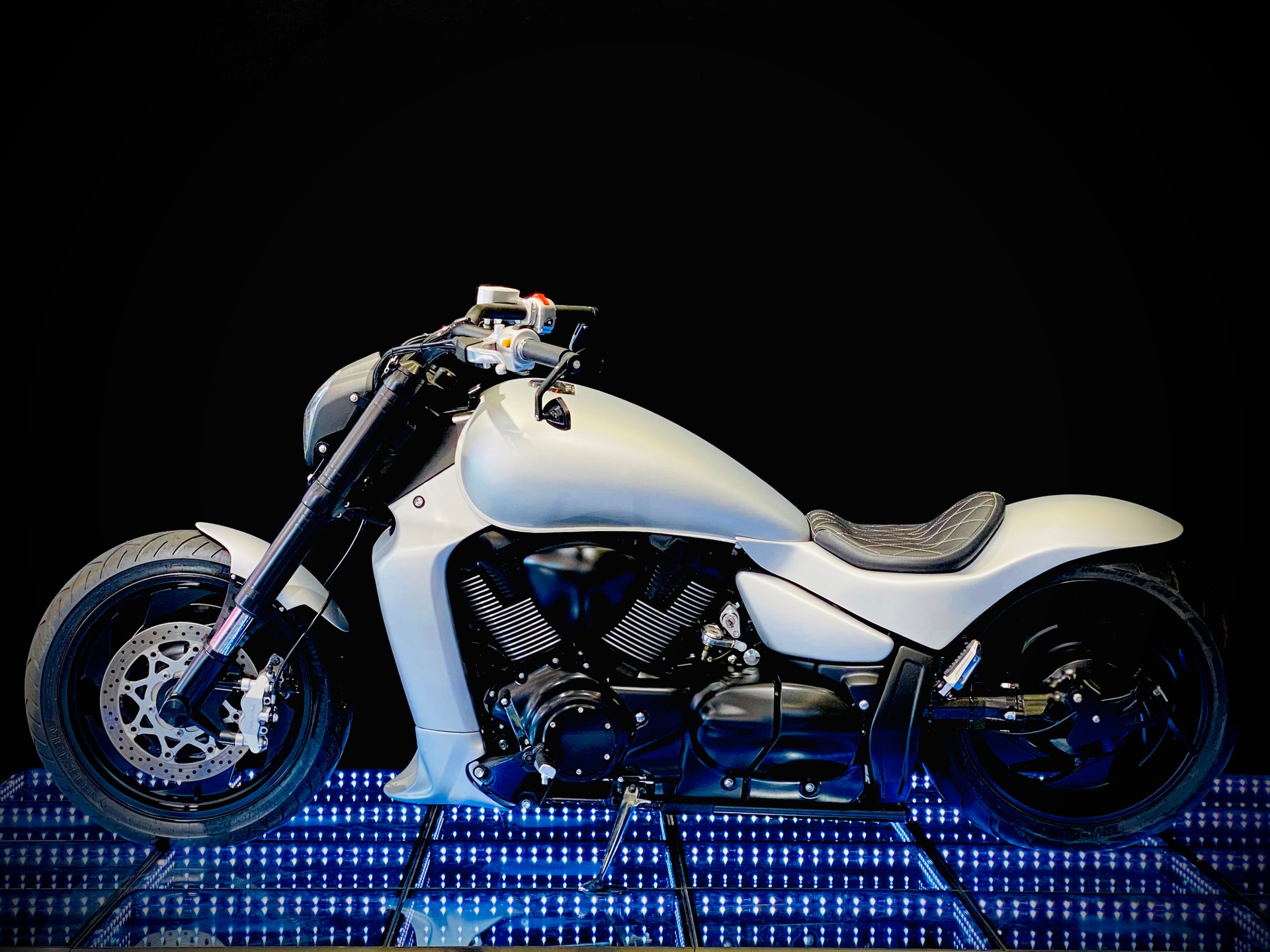 SUZUKI M 1800 R K7-showroom-element-3