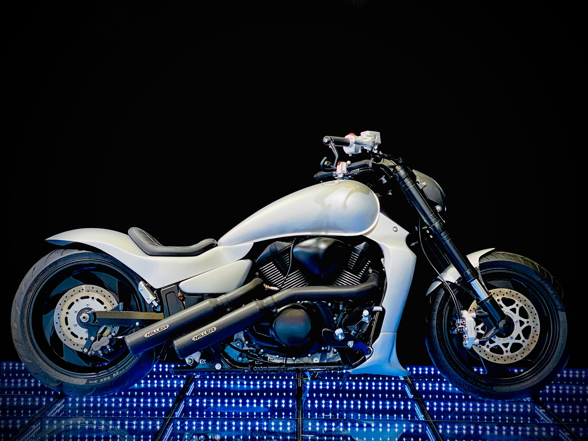 SUZUKI M 1800 R K7-showroom-element-2