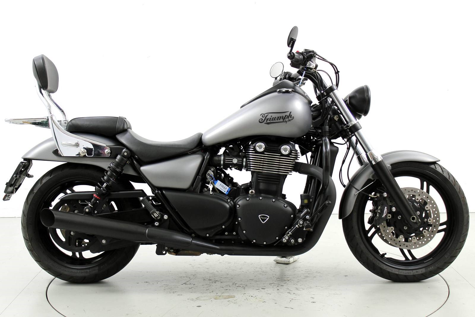 TRIUMPH Thunderbird Storm-showroom-element-3